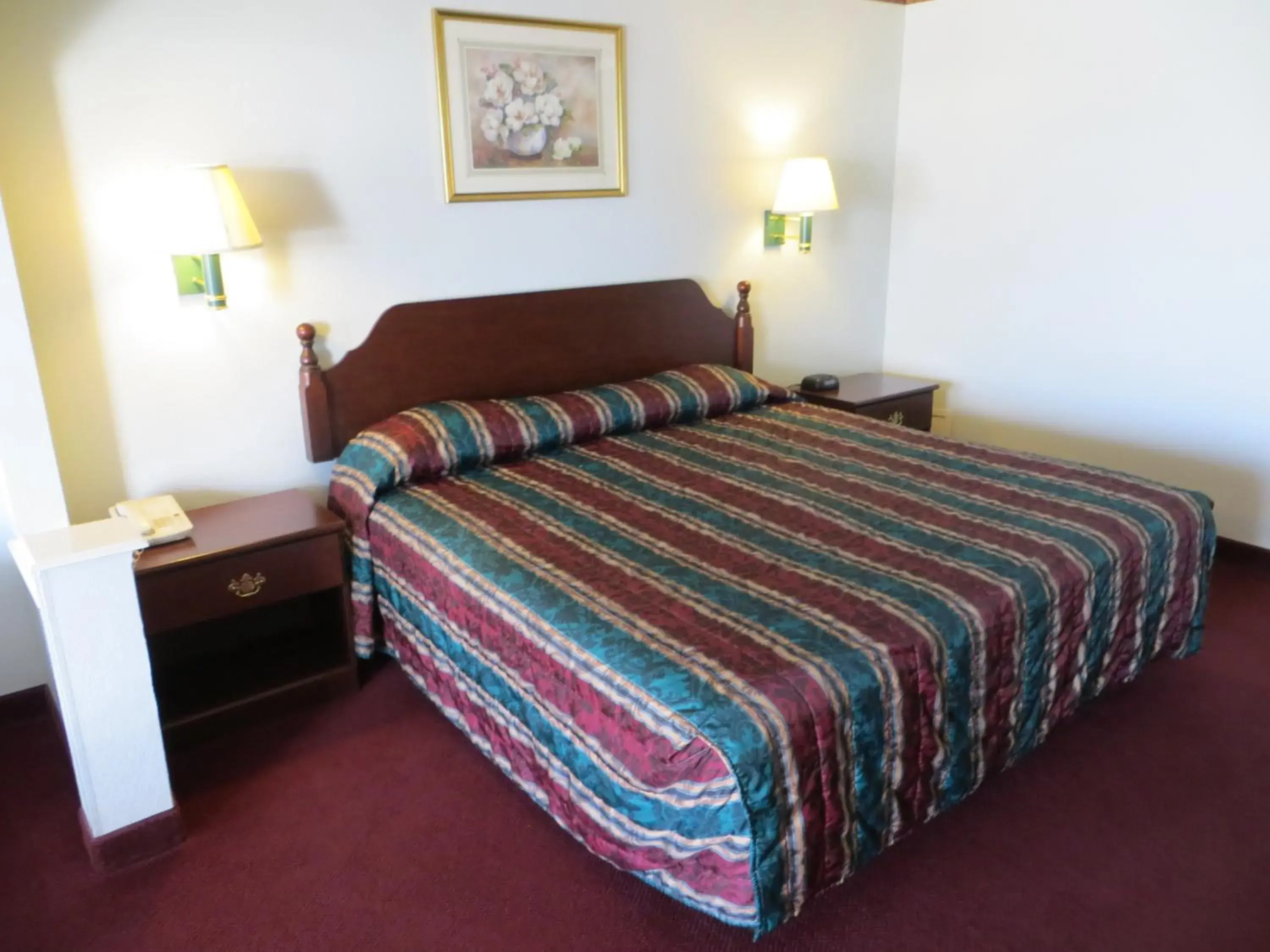 Bed in Executive Inn & Suites West Columbia