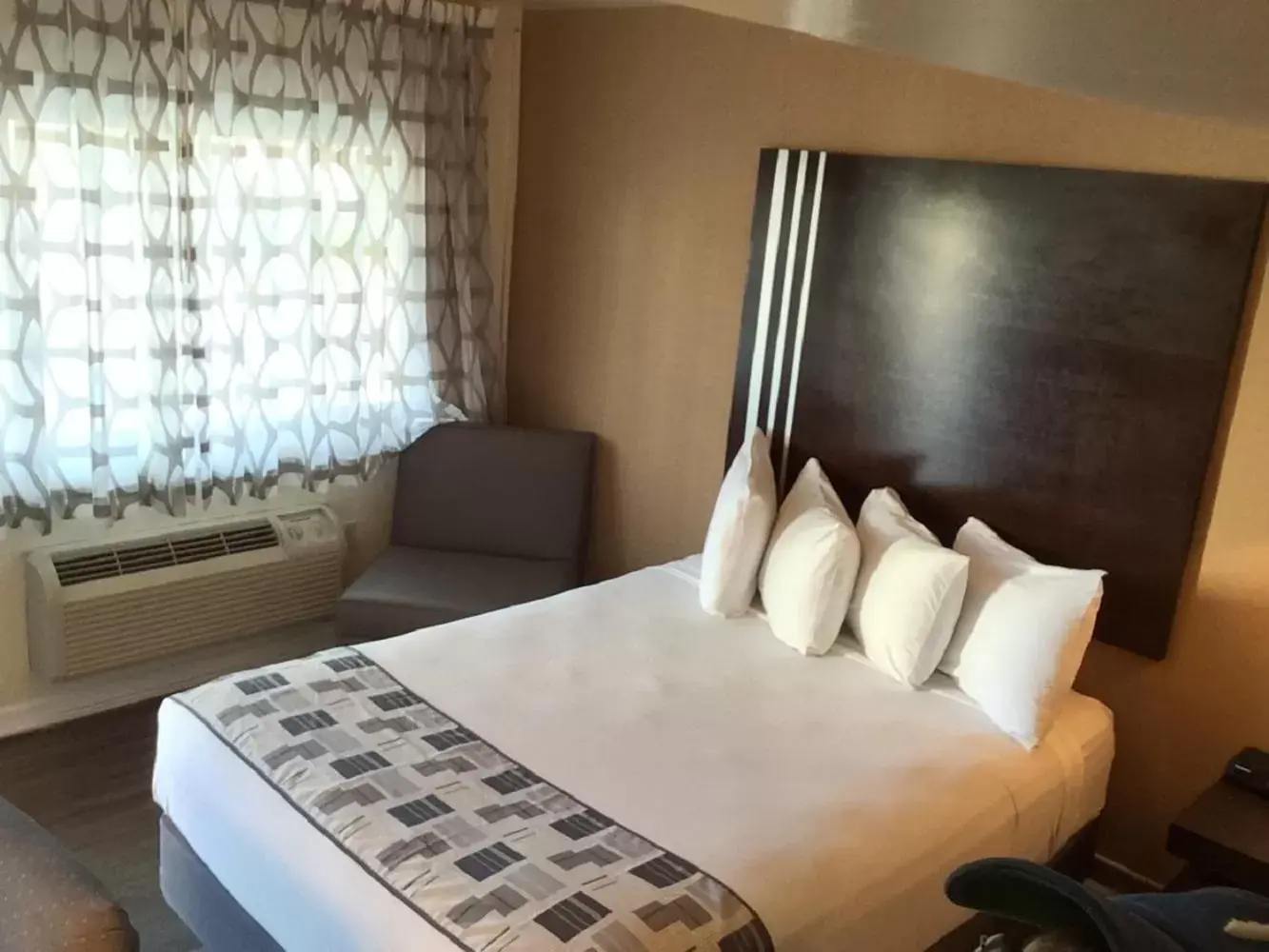 Bed in Super 8 by Wyndham Albany Bed in Super 8 by Wyndham Albany