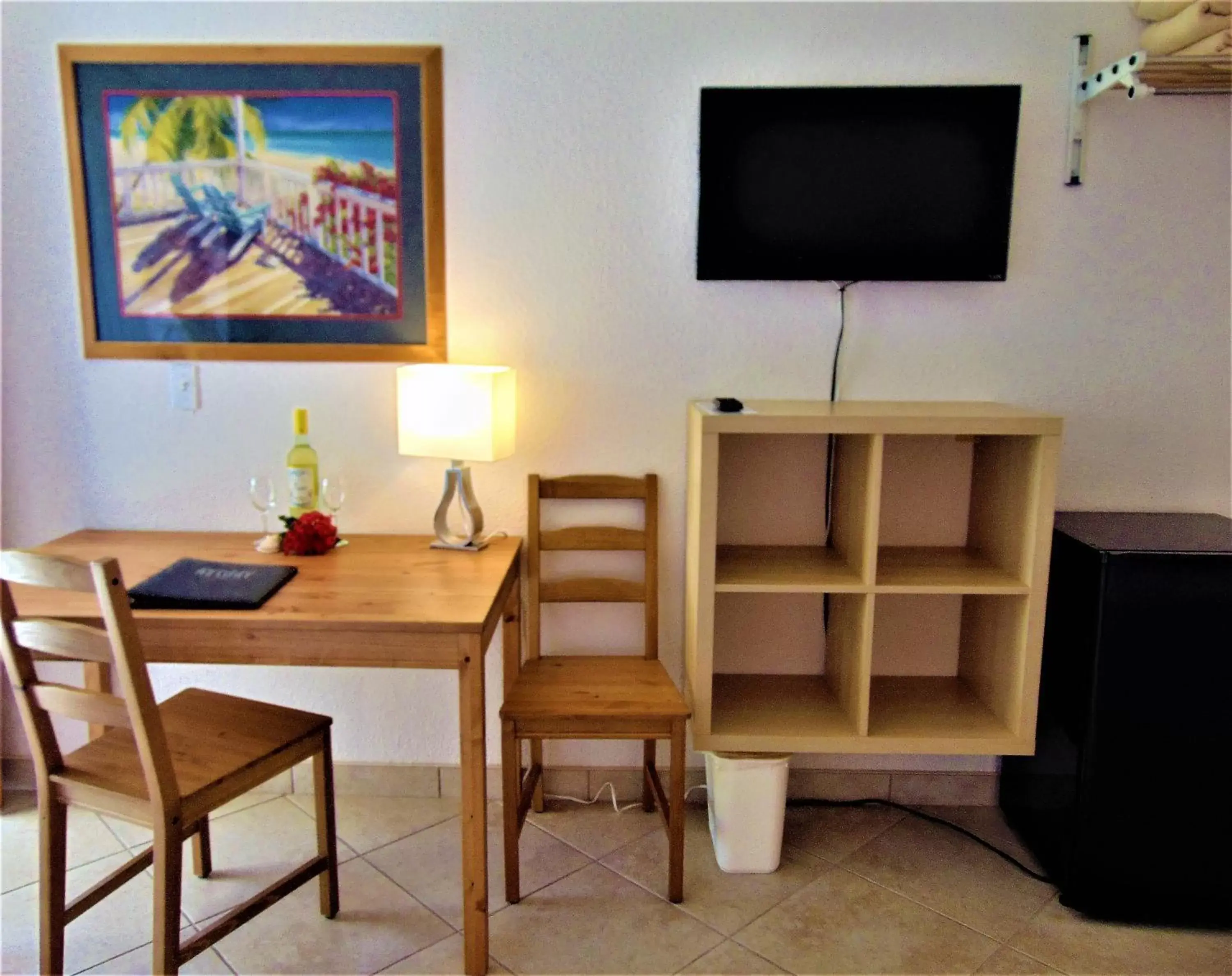 TV/Entertainment Center in Dolphin Key Resort - Cape Coral