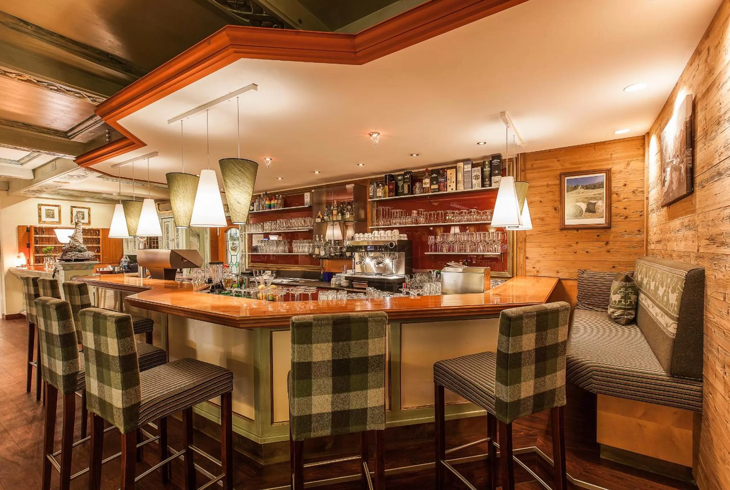 Lounge or bar in Alpenhotel Tirolerhof