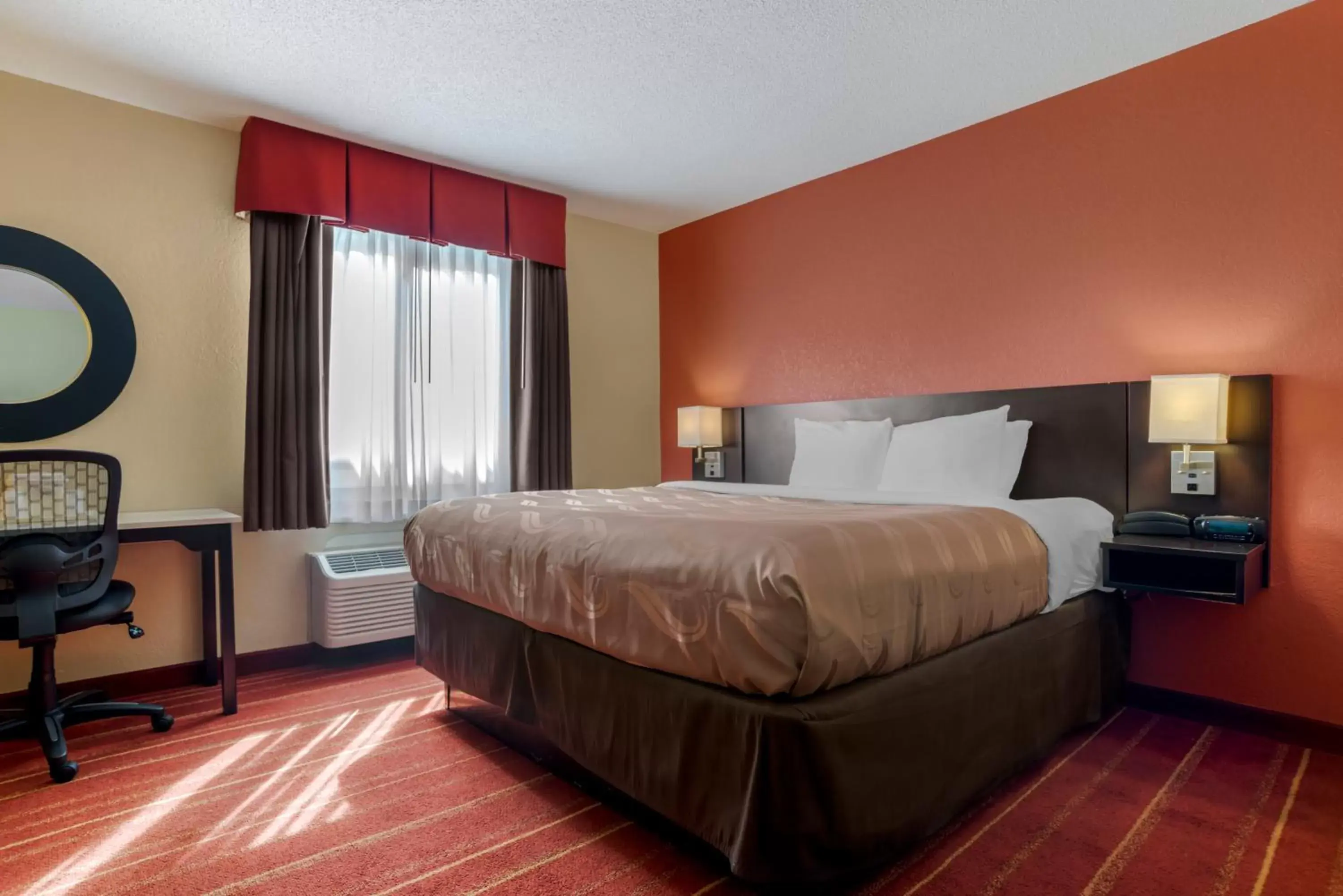 Bed in Quality Inn Phenix City Columbus