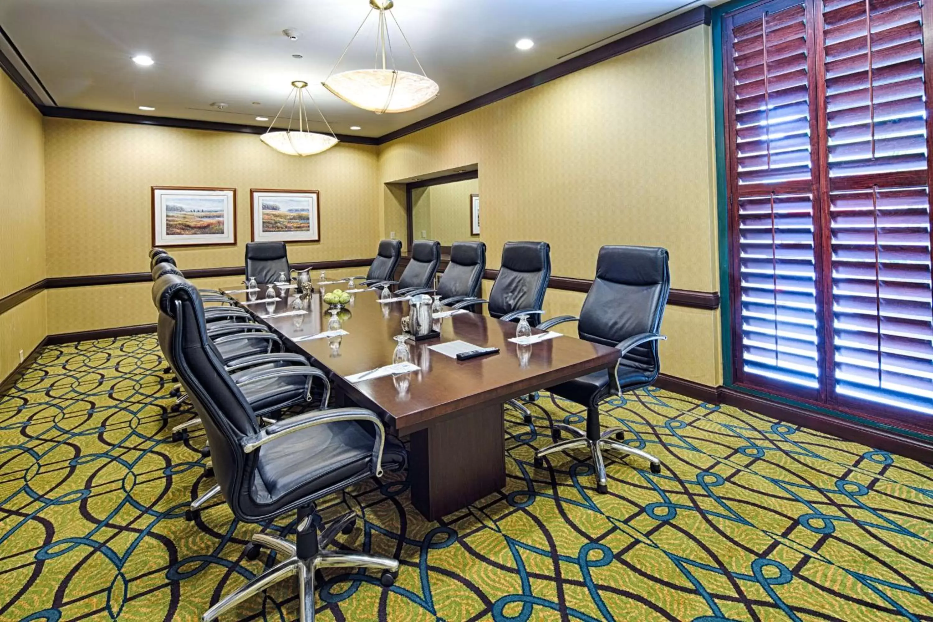 Meeting/conference room in Embassy Suites by Hilton Chicago O'Hare Rosemont