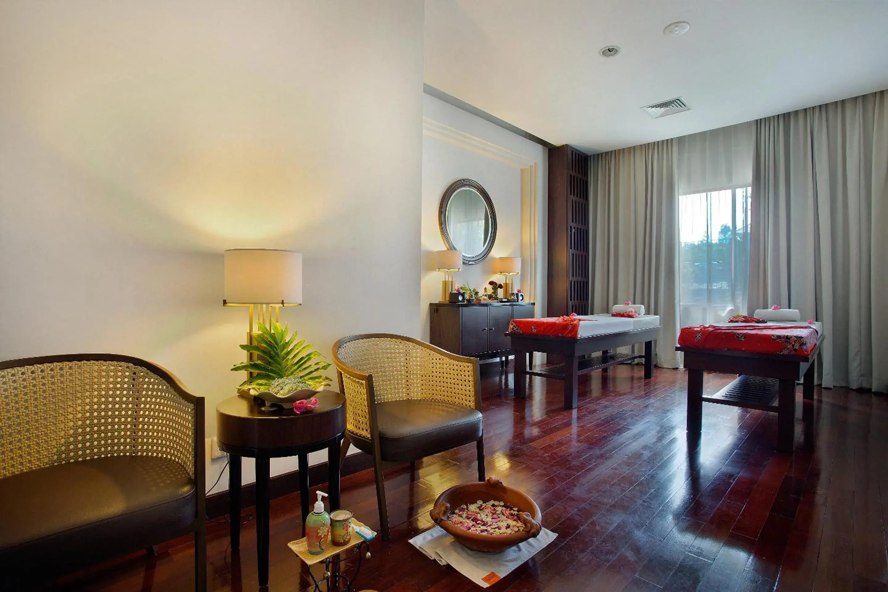 Spa and wellness centre/facilities, Seating Area in Harris Hotel & Conventions Malang