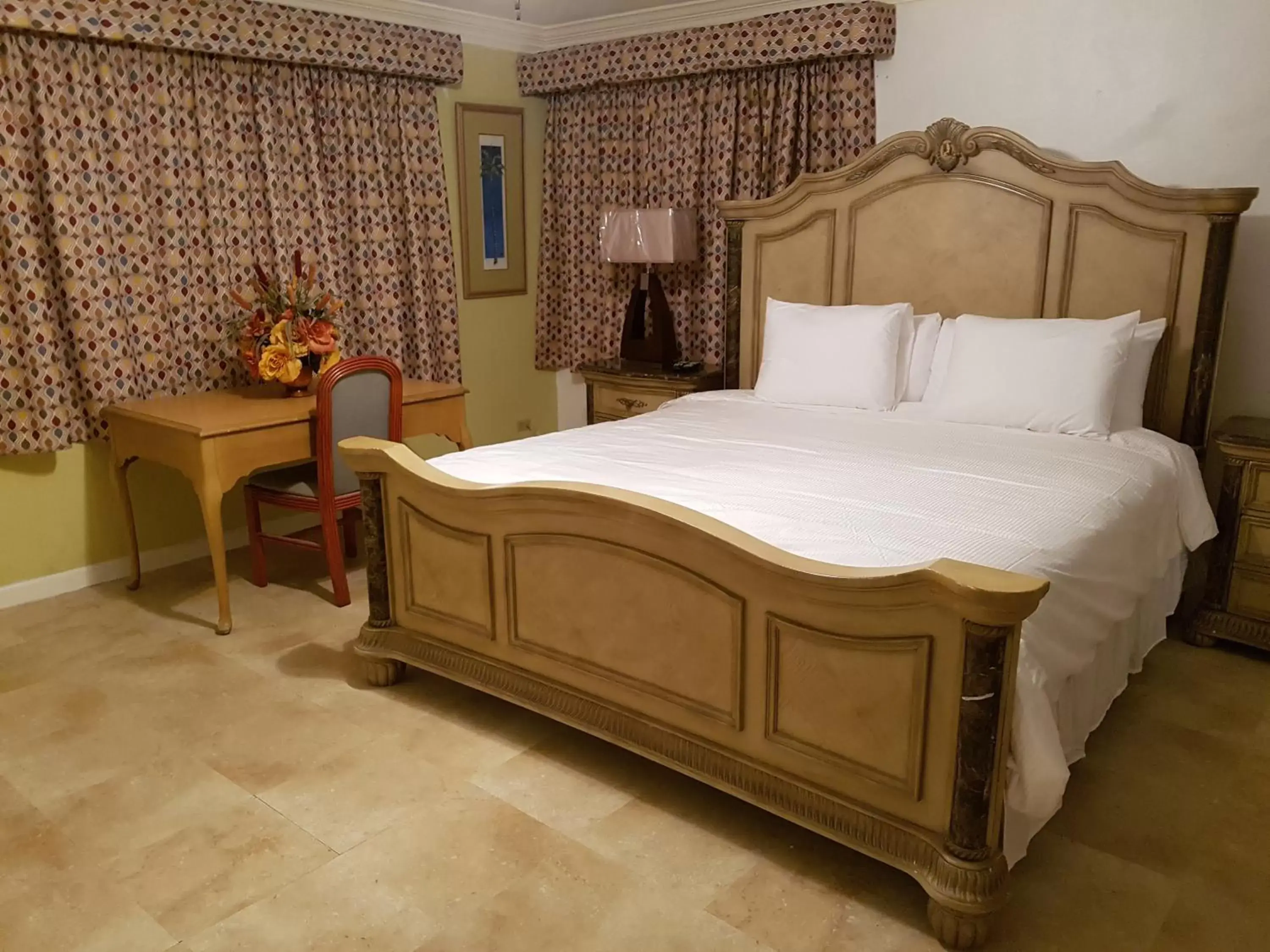 Bed in Golden Palm B & B