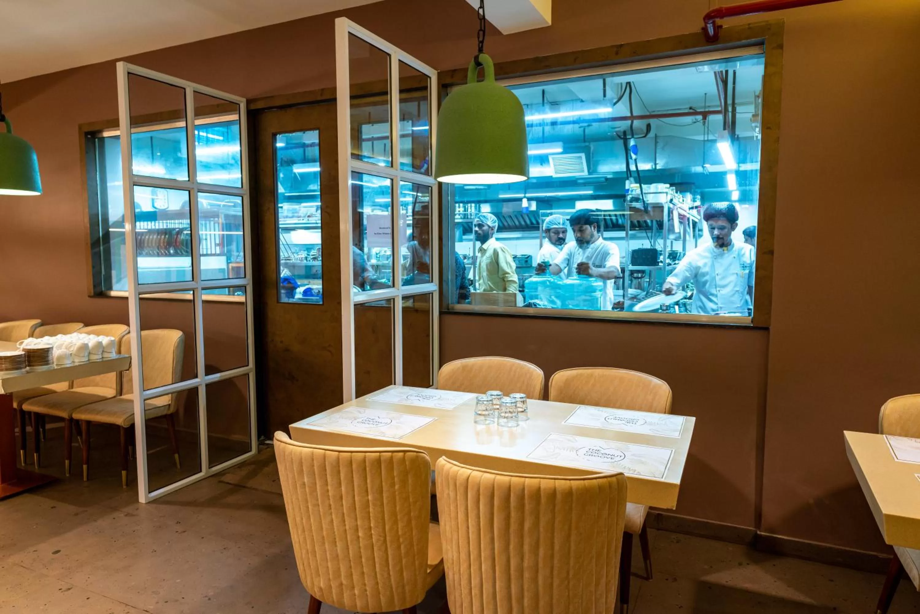 Restaurant/places to eat in Royal Plaza Suites by RAK Rooms, Mangaluru