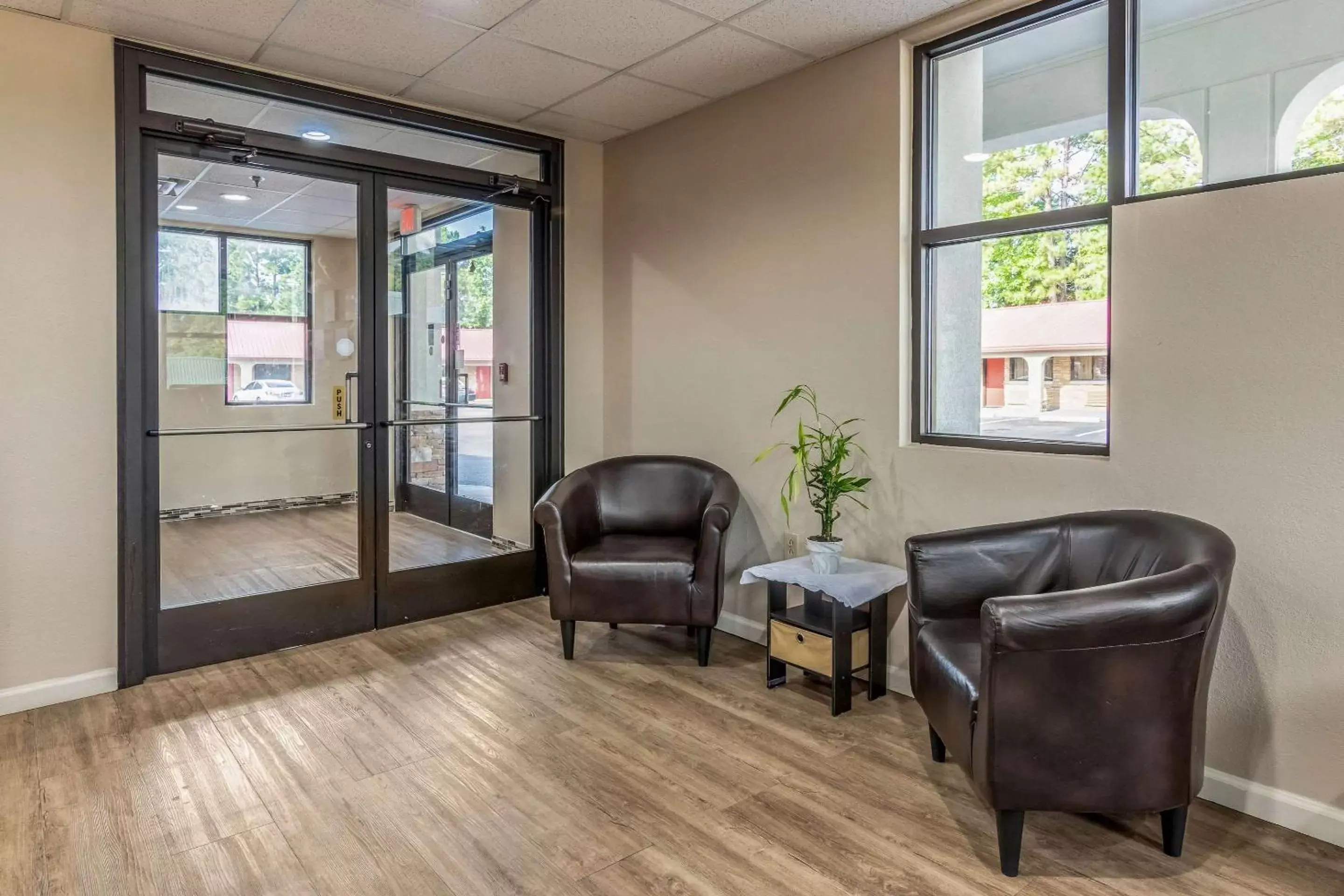 Lobby or reception, Seating Area in Econo Lodge Opelika