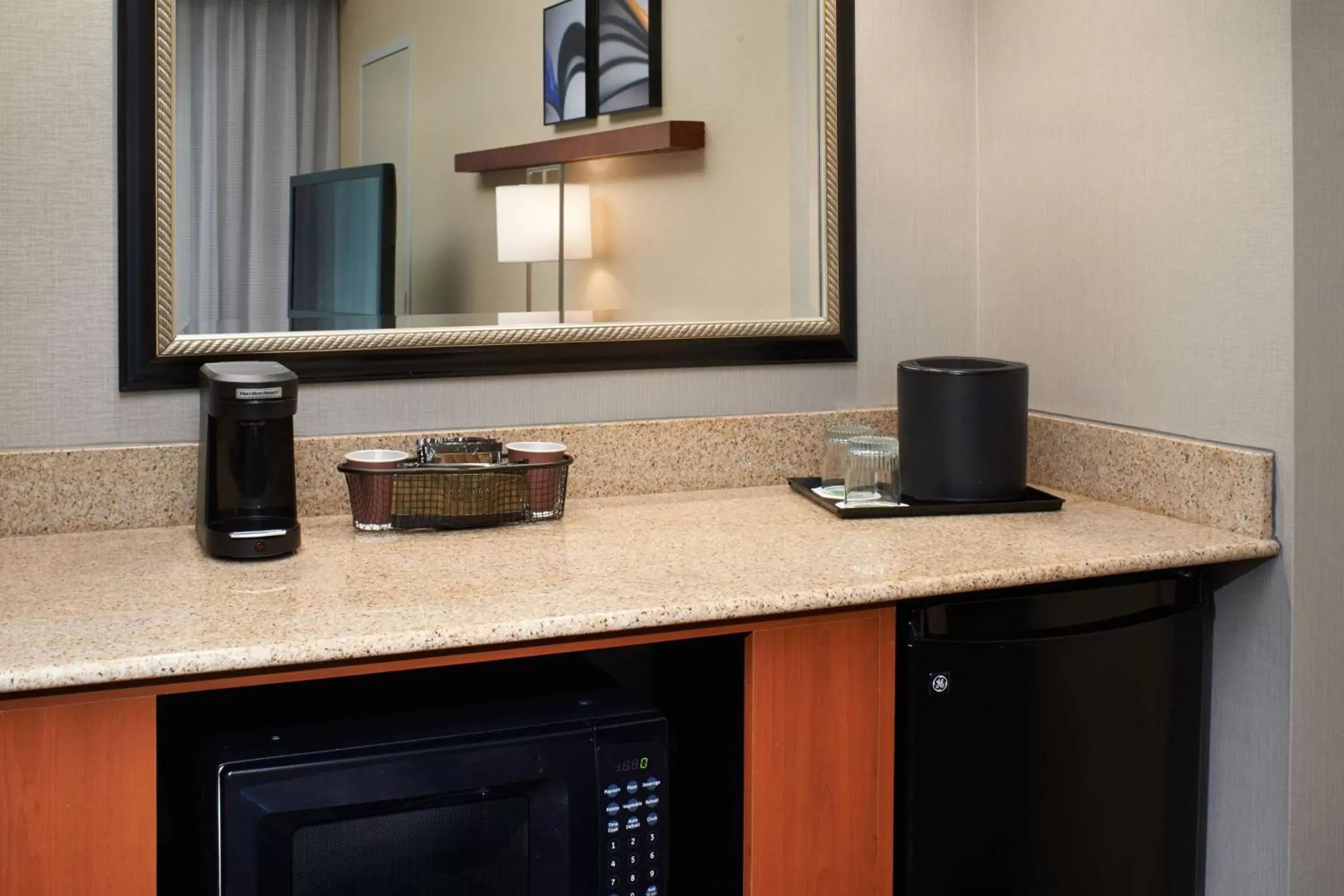Photo of the whole room, Kitchen/Kitchenette in Courtyard by Marriott Lexington North
