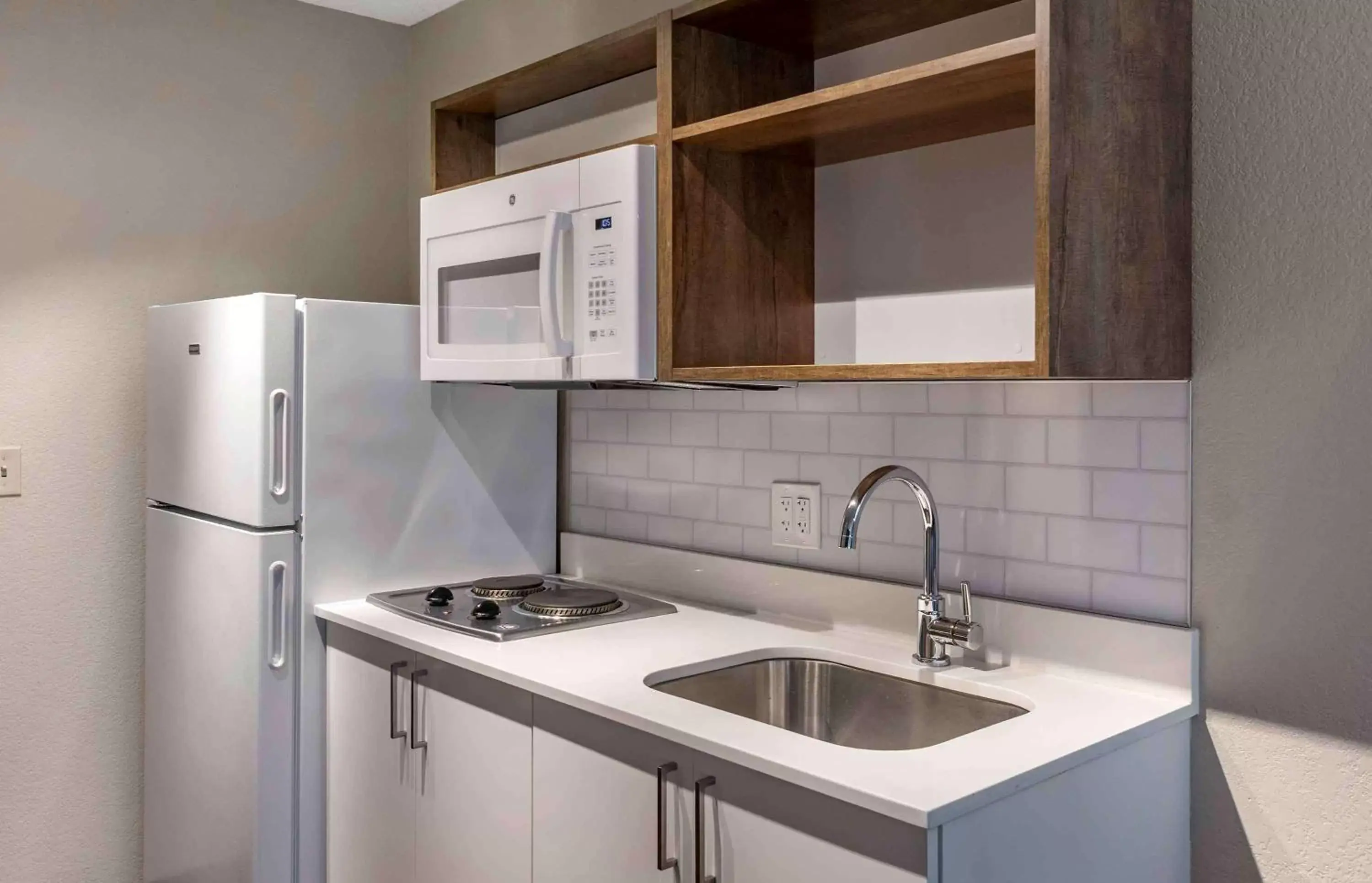 Bedroom, Kitchen/Kitchenette in Extended Stay America Premier Suites - Seattle - Bellevue - Downtown