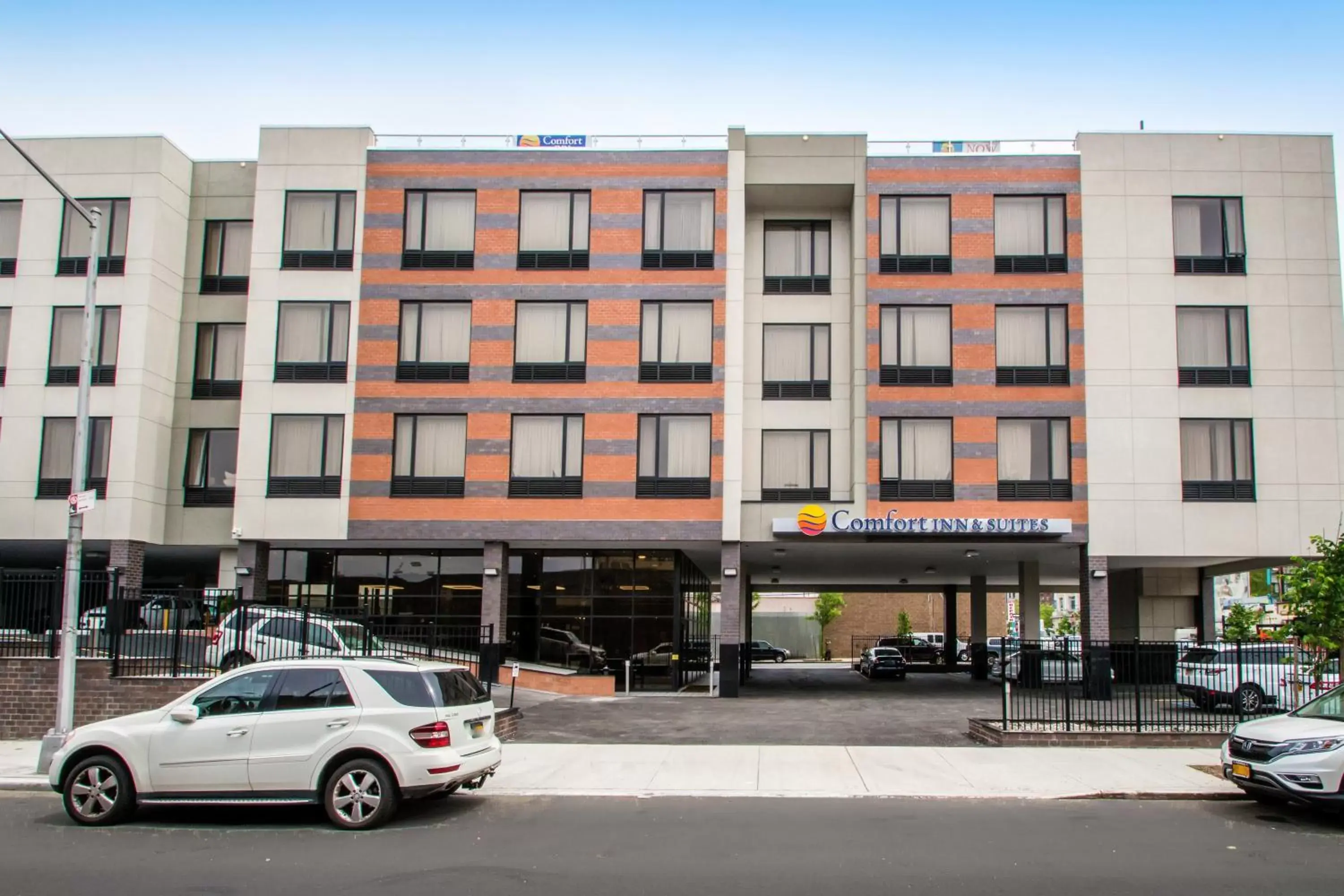 Facade/entrance, Property Building in Comfort Inn & Suites near Stadium