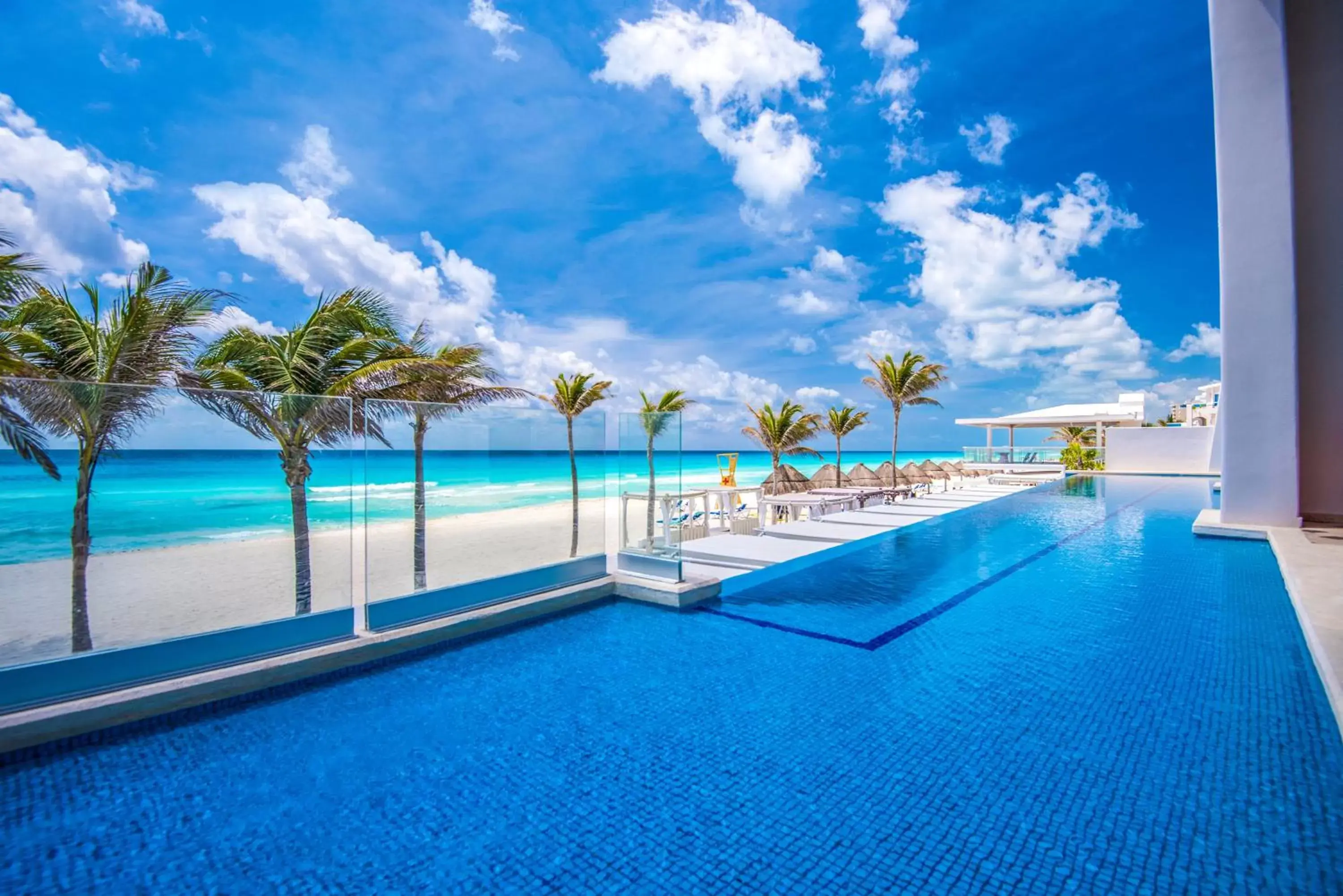 Beach, Swimming Pool in Wyndham Alltra Cancun All Inclusive Resort