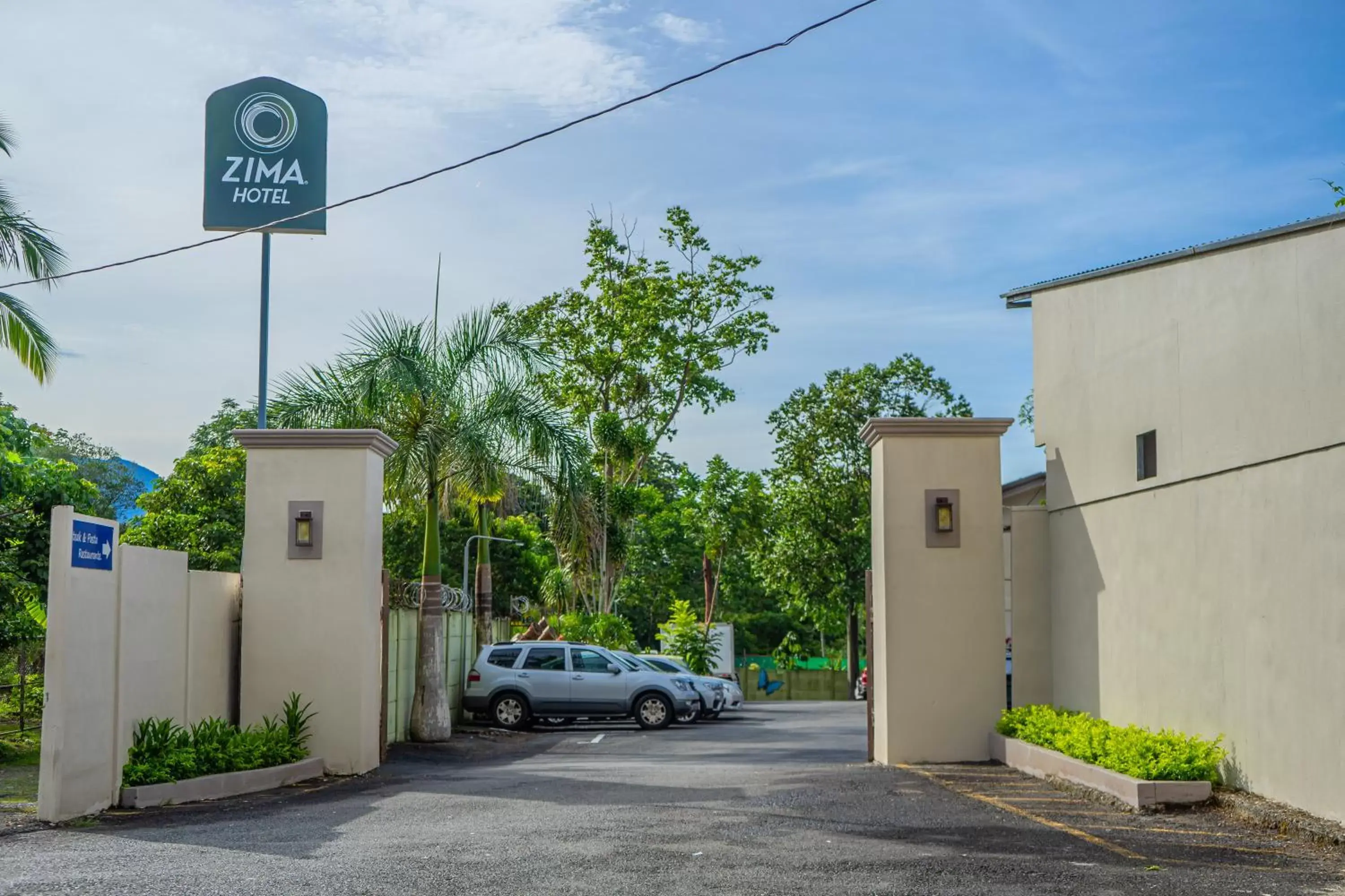 Lobby or reception, Property Building in Hotel Zima