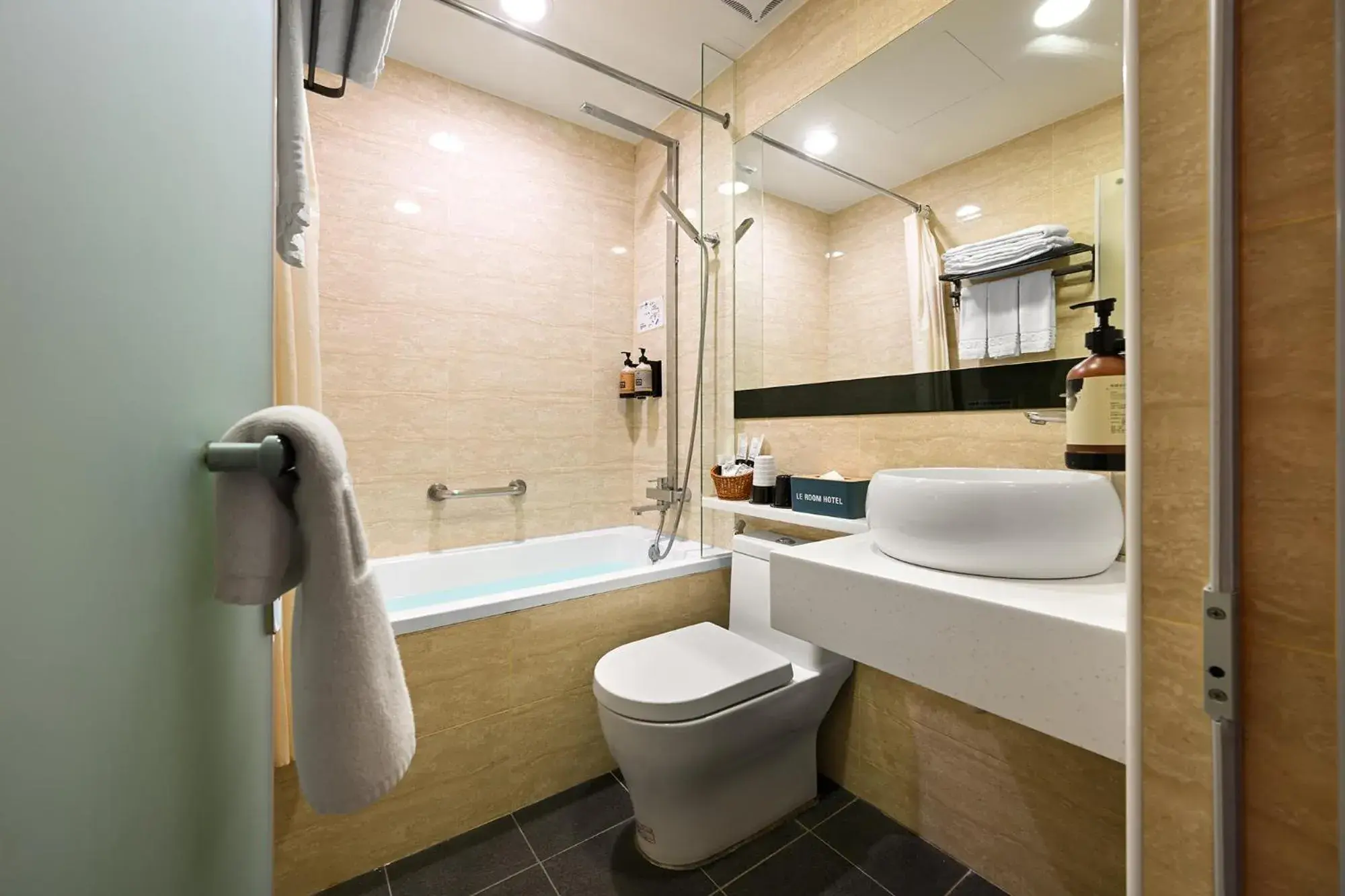 Bathroom in Le Room Hotel Taoyuan
