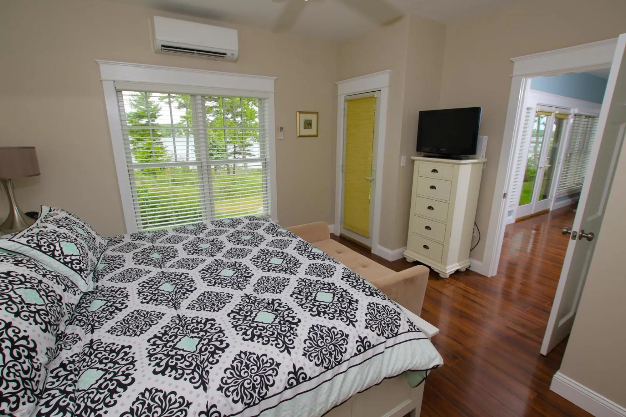 Bed in Sheepscot Harbour Village Resort