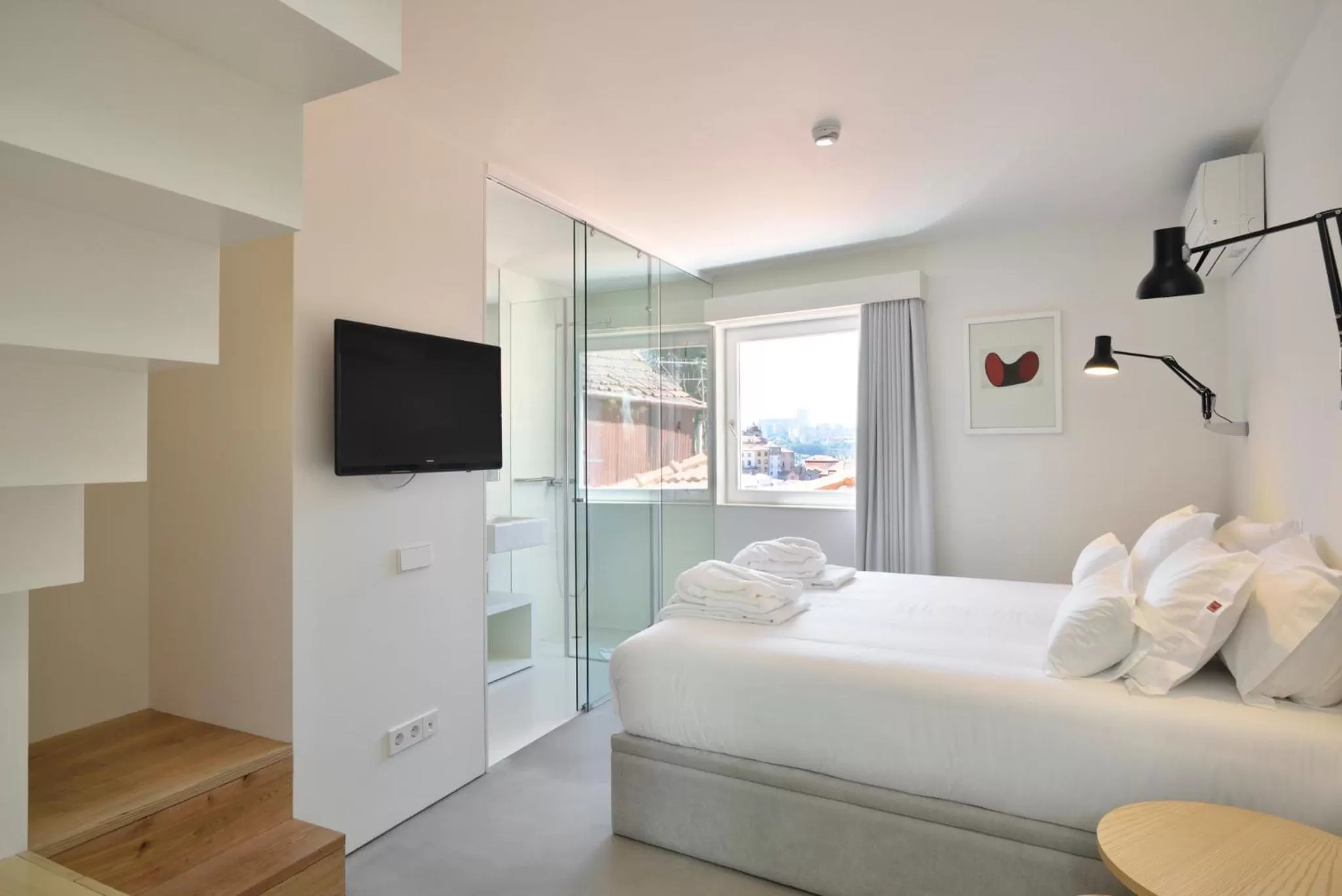 Shower, Bed in House of Artists