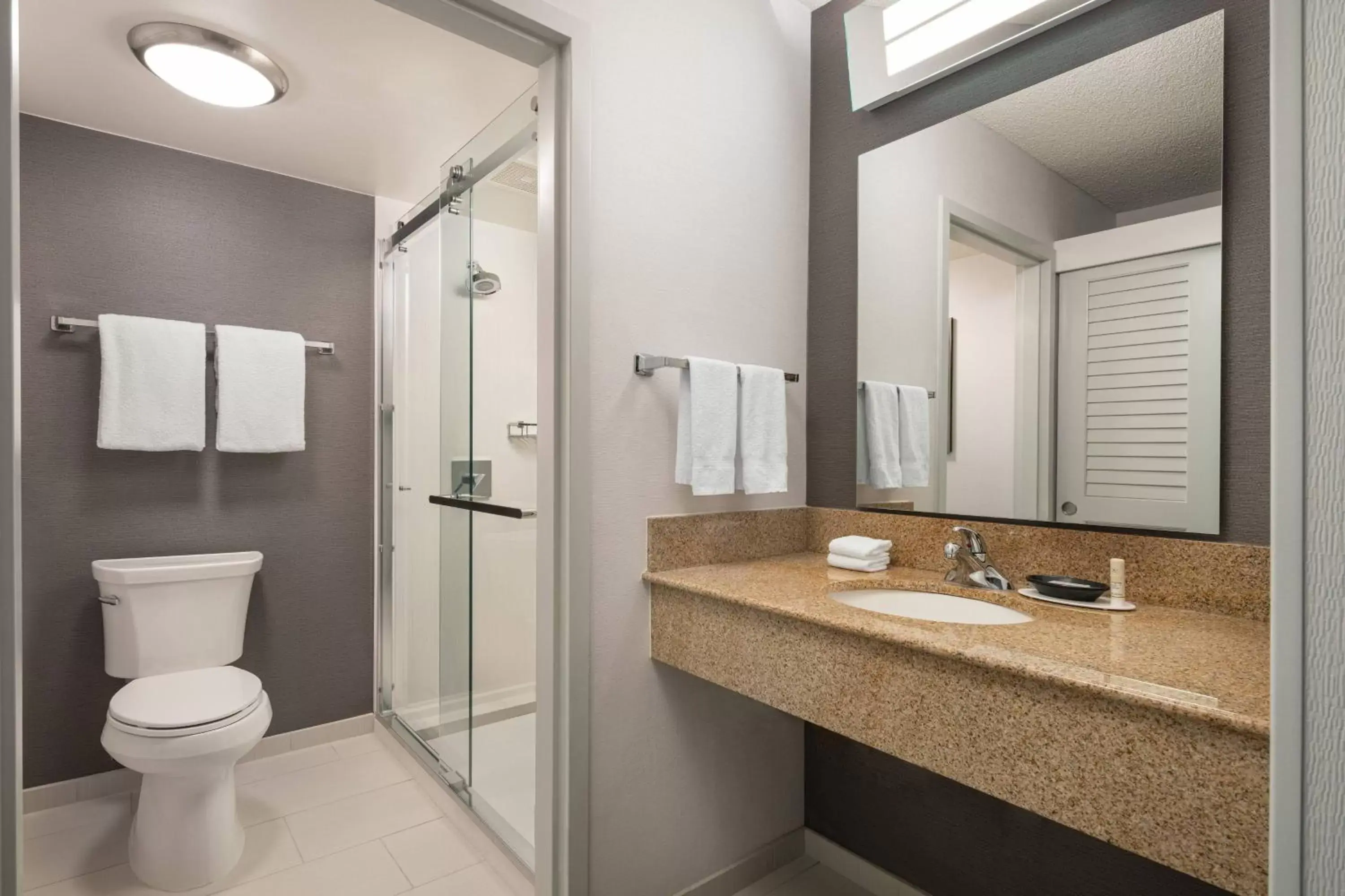 Bathroom in Courtyard by Marriott Pleasanton