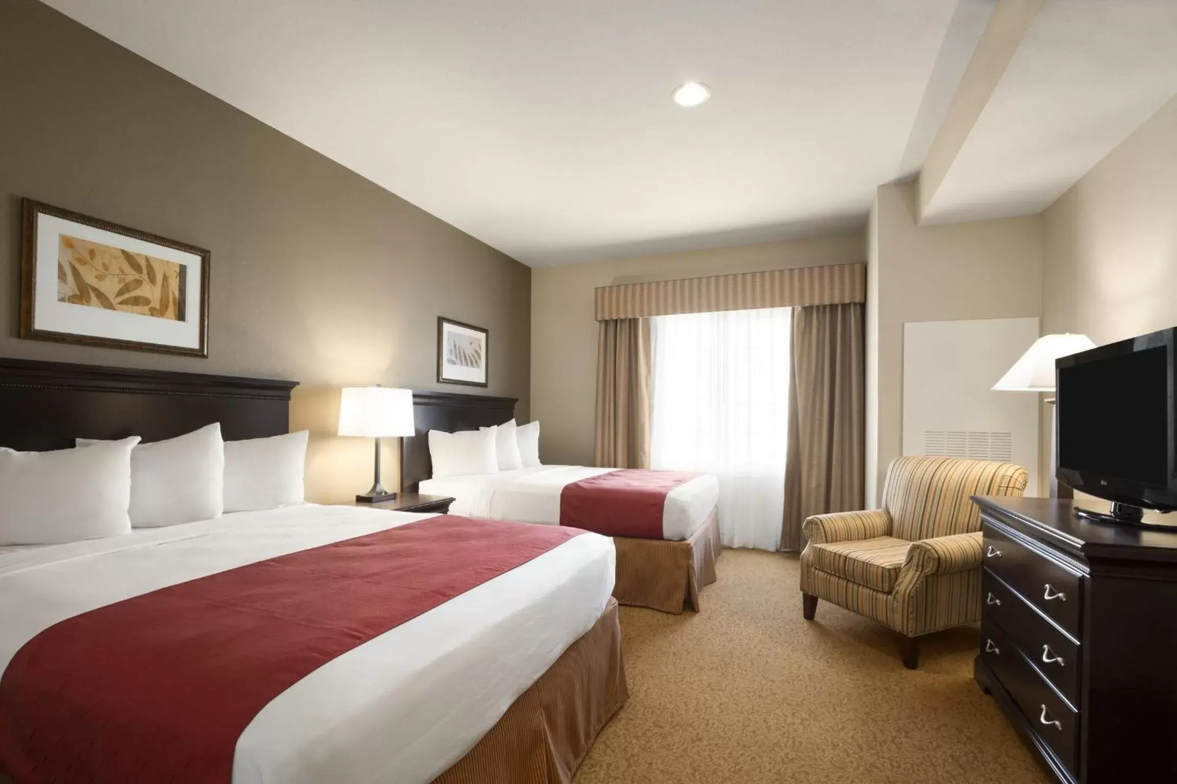 Bedroom, Bed in Country Inn & Suites by Radisson, Oklahoma City - Quail Springs, OK