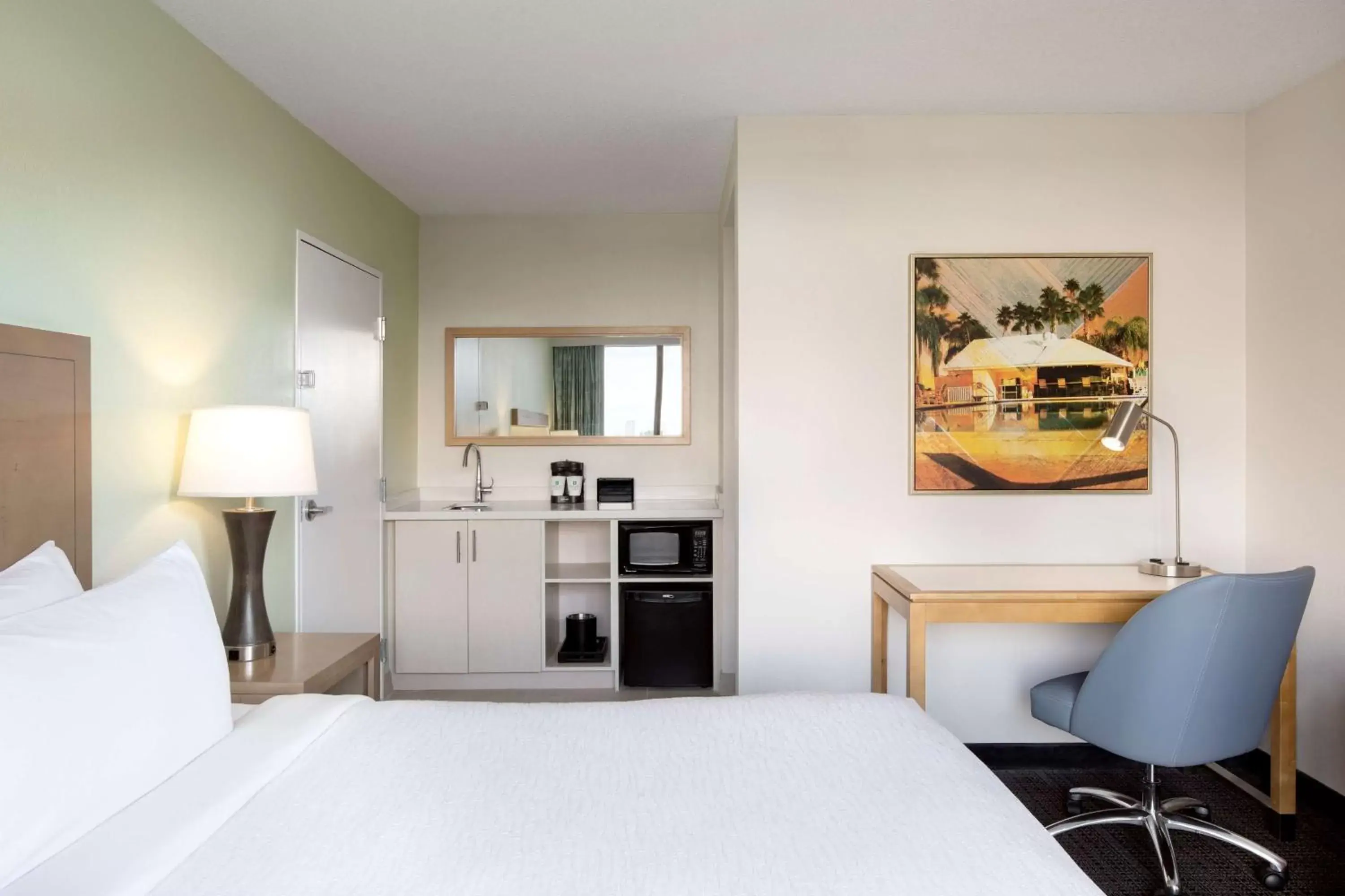 Bedroom, Kitchen/Kitchenette in Embassy Suites by Hilton Tampa Airport Westshore