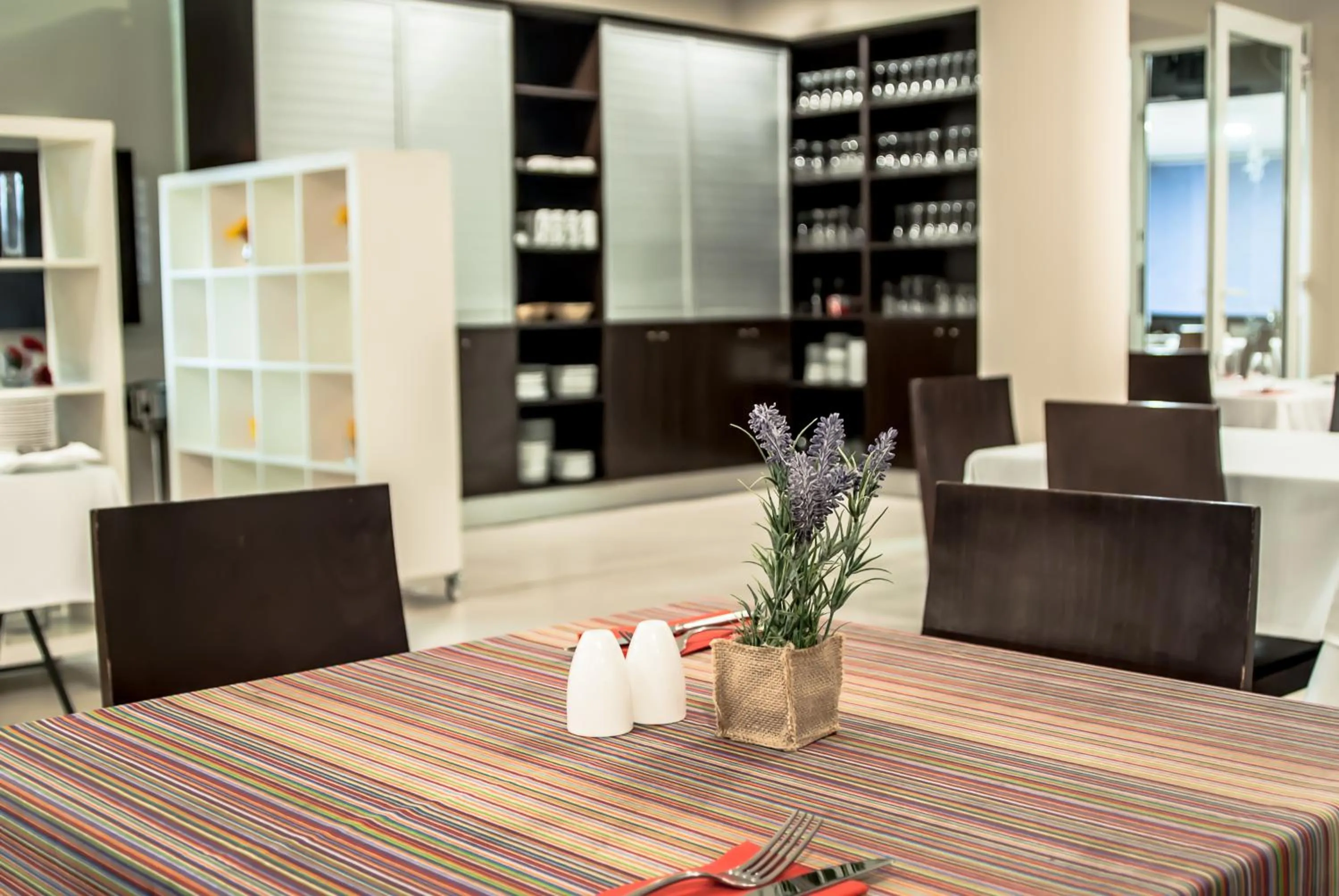 Restaurant/places to eat in Ona Ogisaka Garden