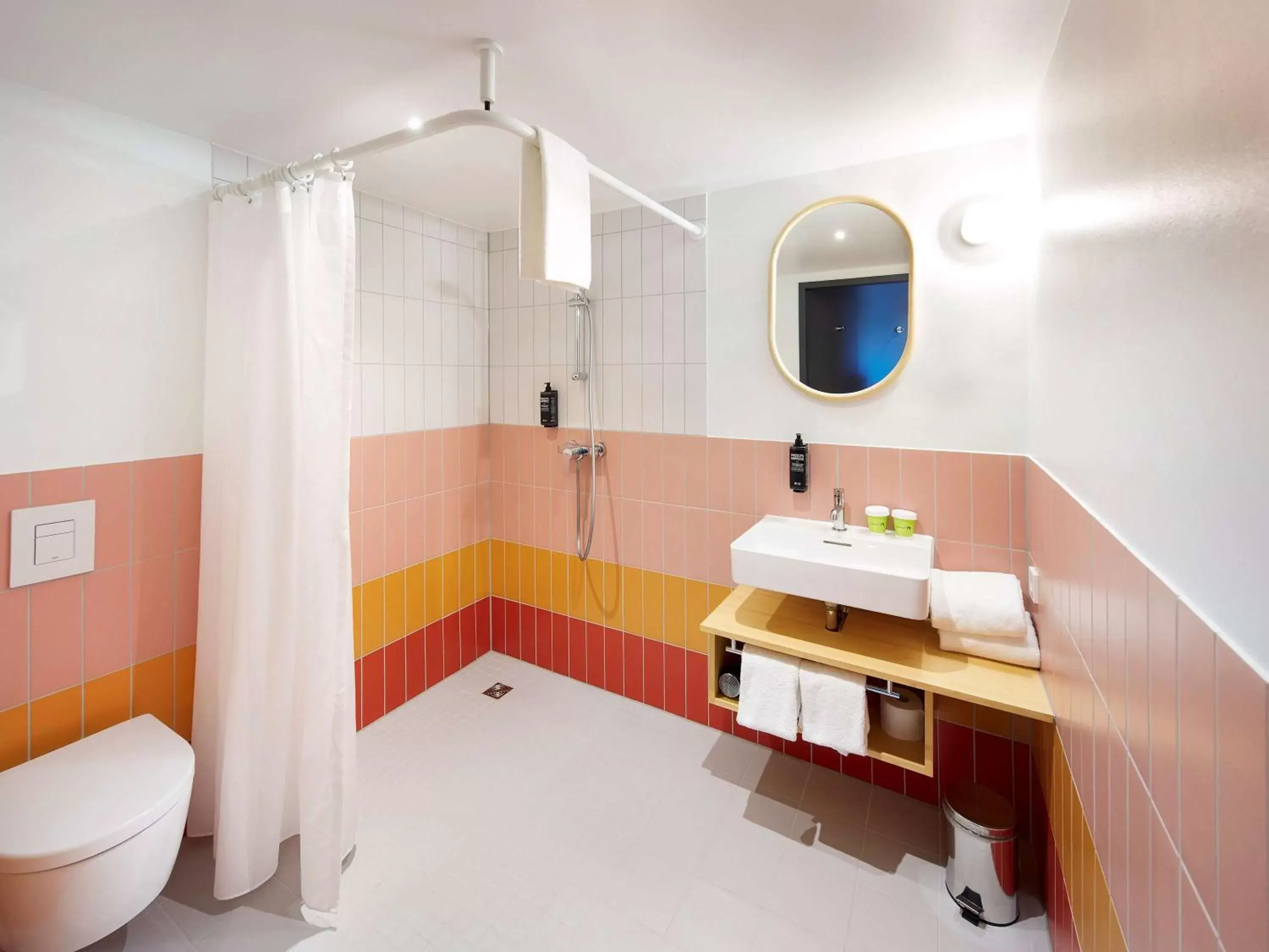Bathroom in ibis Styles Bayreuth
