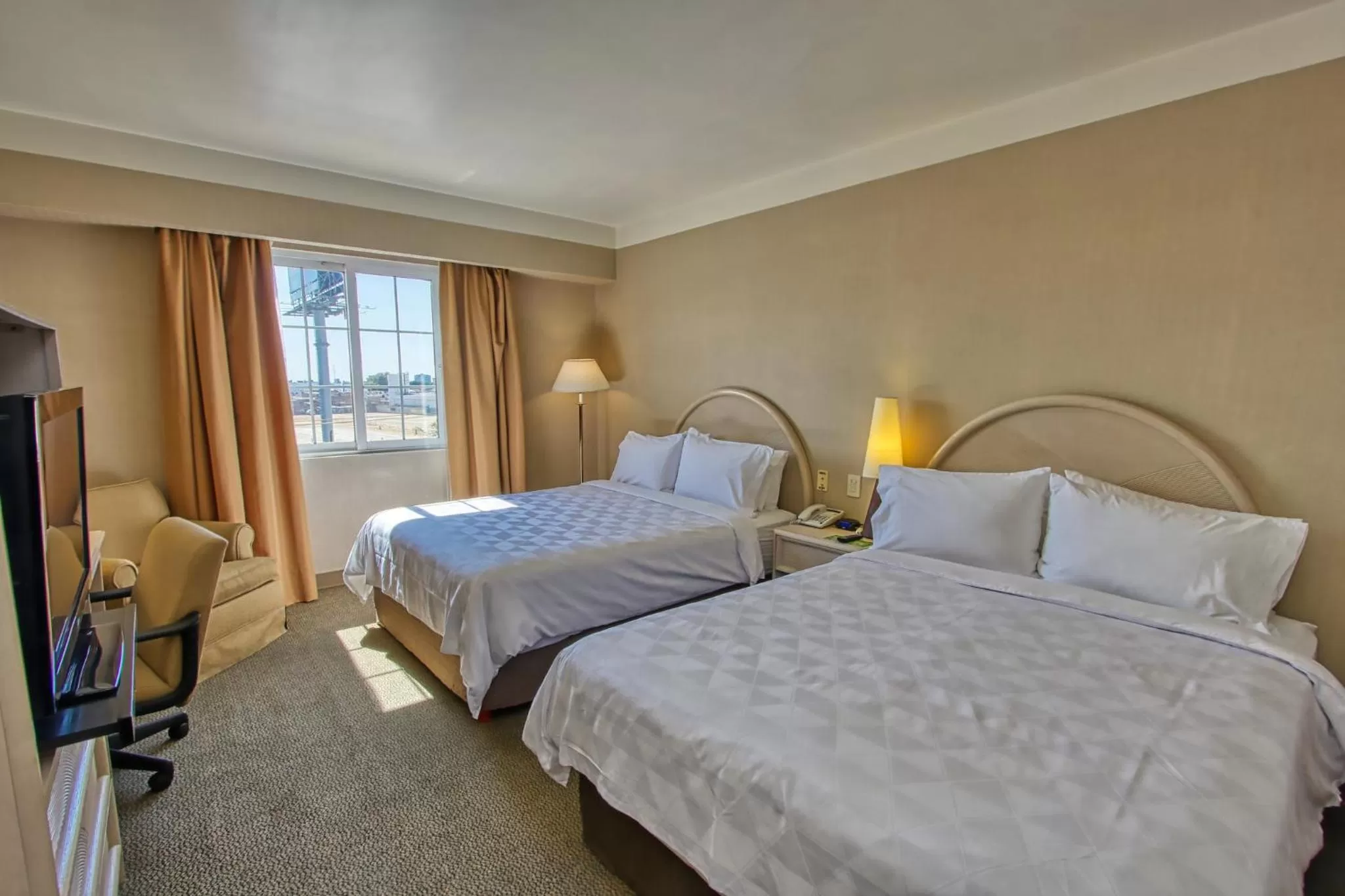 Photo of the whole room, Bed in Holiday Inn Leon-Convention Center by IHG