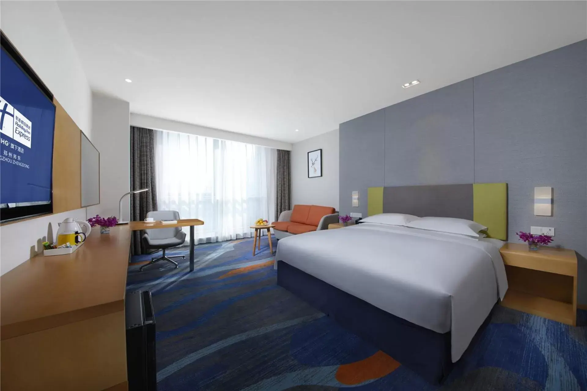 Photo of the whole room in Holiday Inn Express Zhengzhou Zhengdong, an IHG Hotel