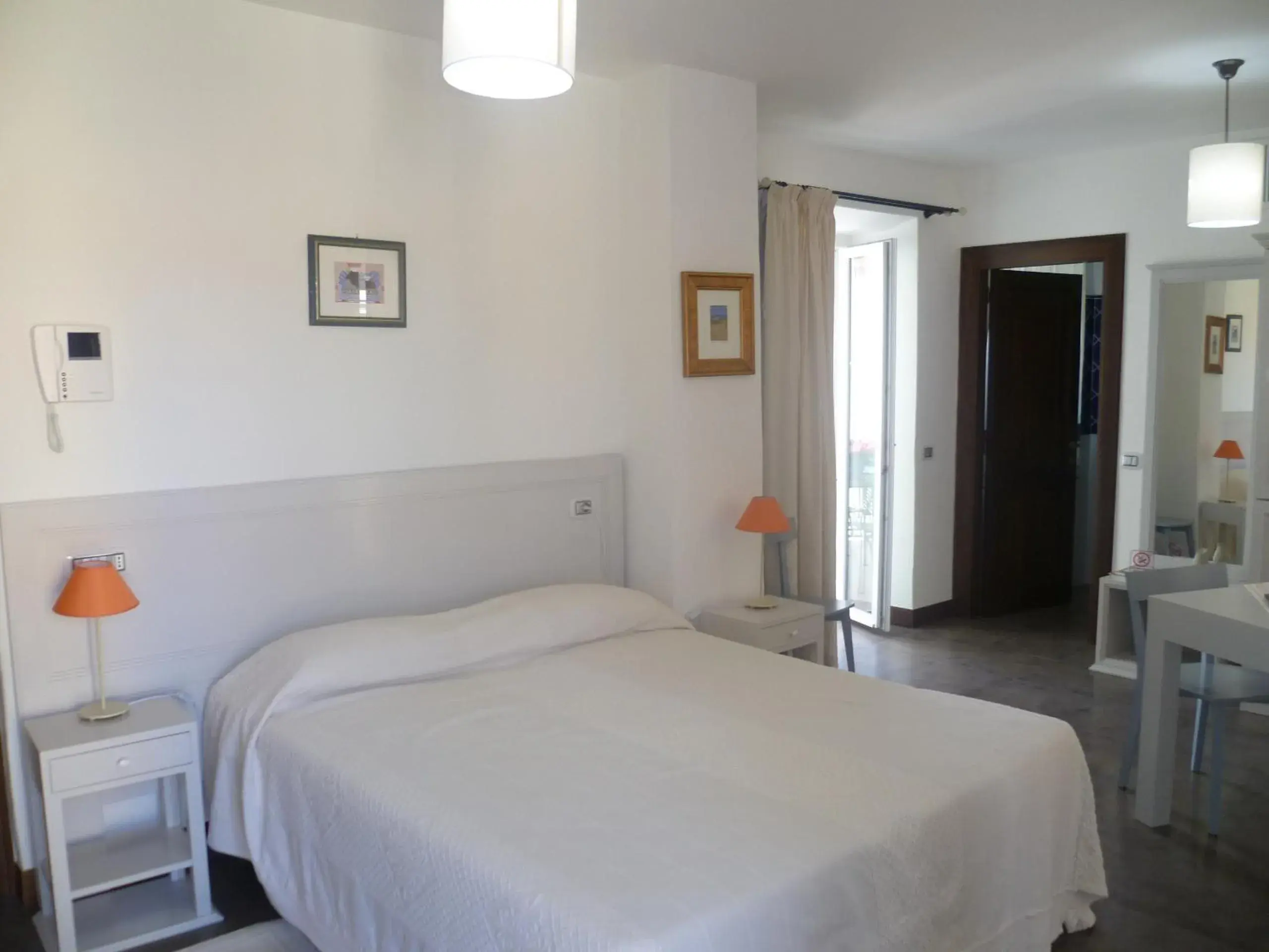 Junior Suite with Terrace - single occupancy in Albergo Residenziale La Corte