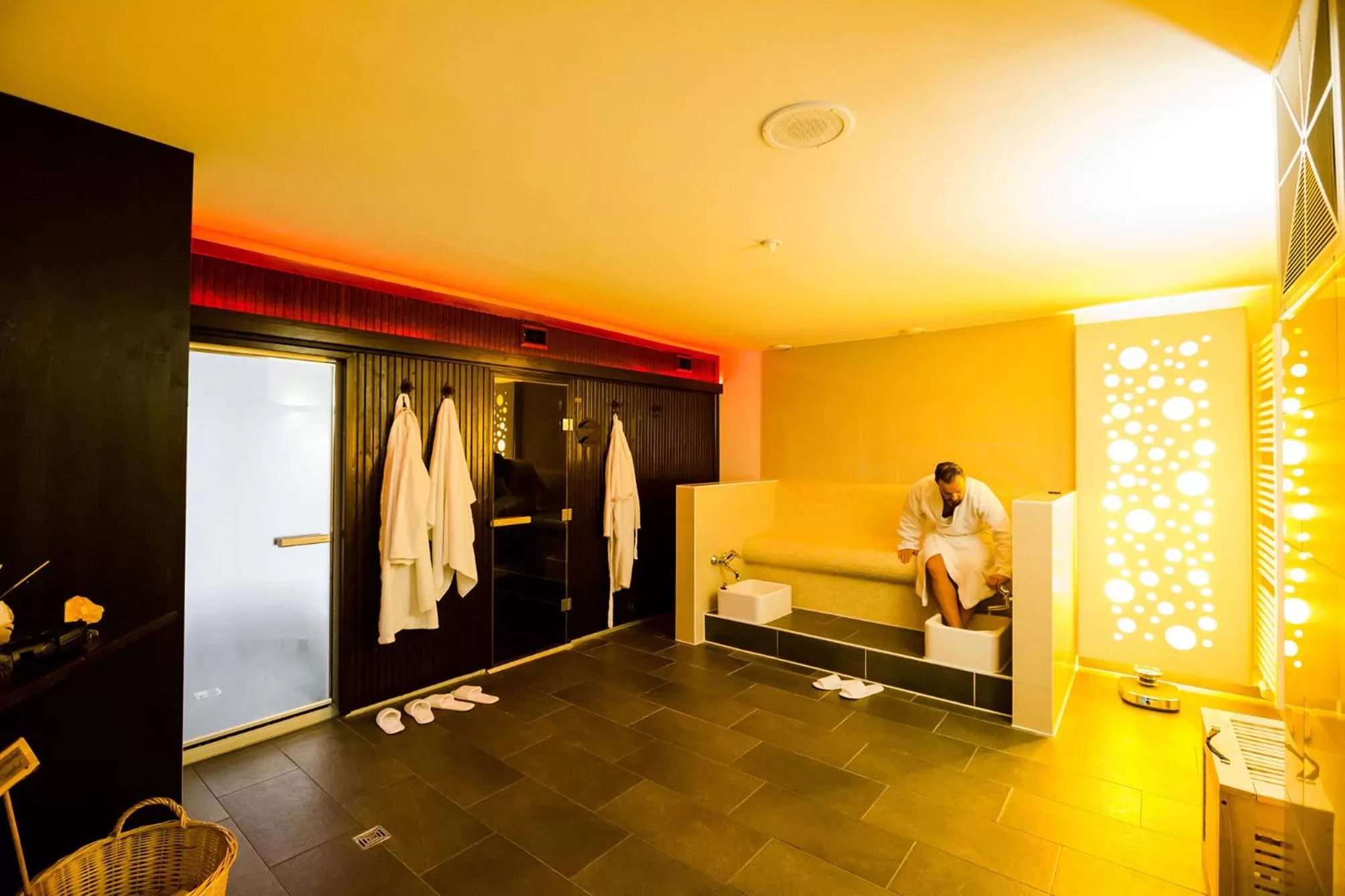 Sauna, Bed in Parkhotel Krone