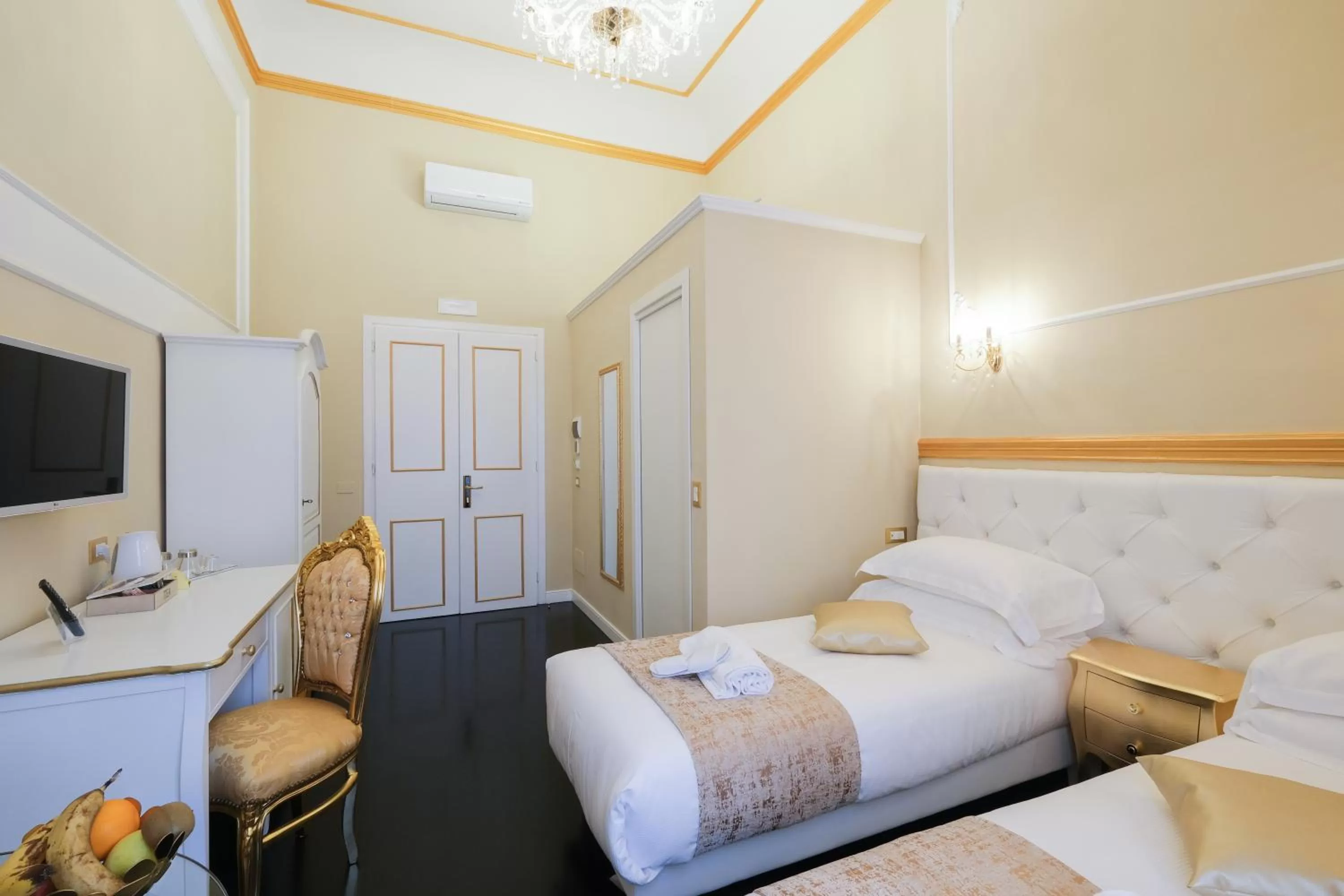 Photo of the whole room, Bed in B&B Kingsman