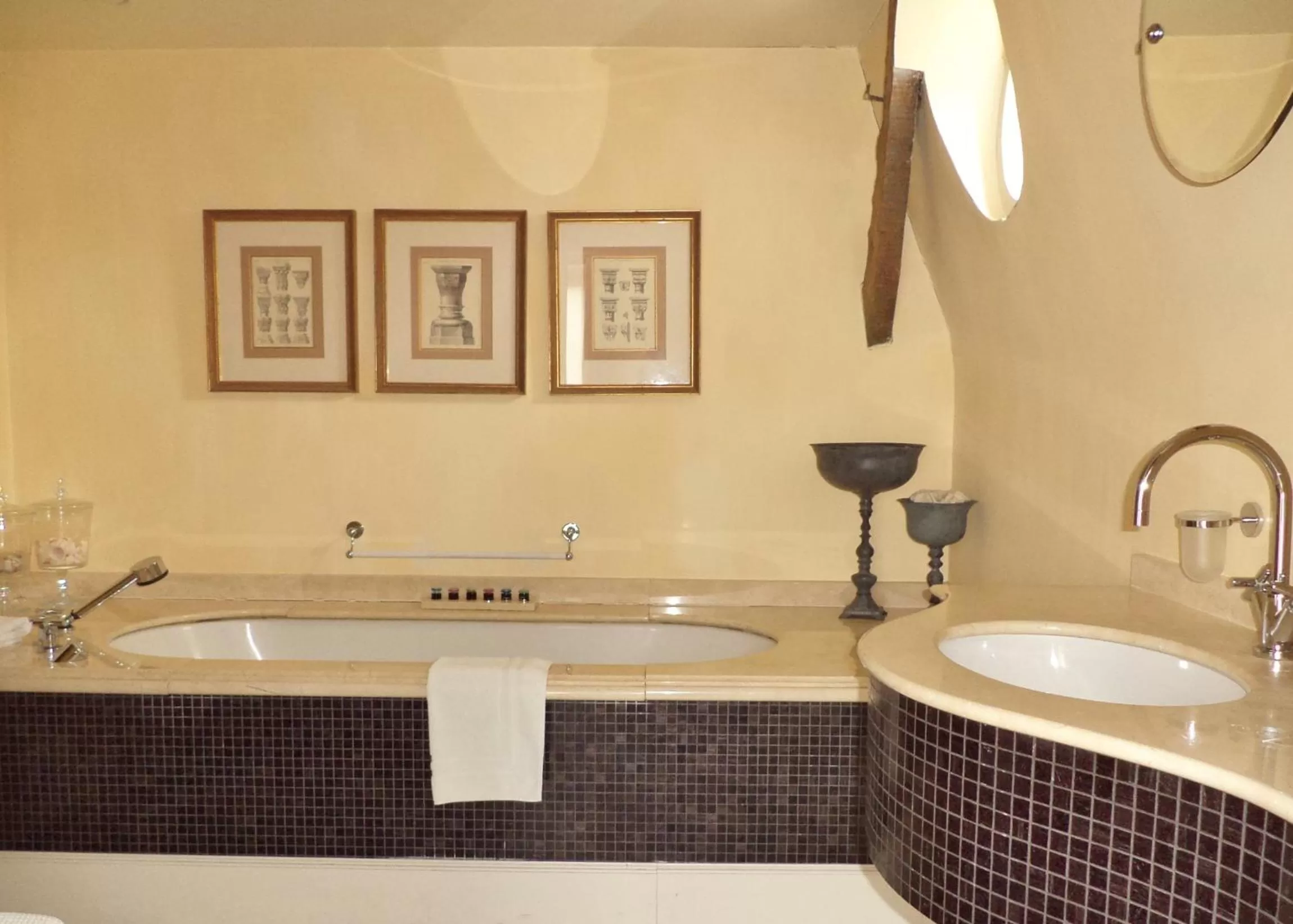 Bathroom in Hotel Recour