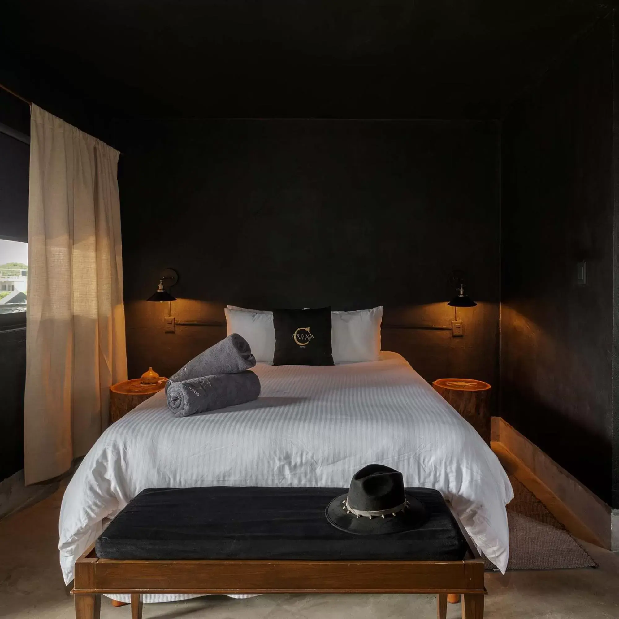 Photo of the whole room, Bed in Aroma Tulum