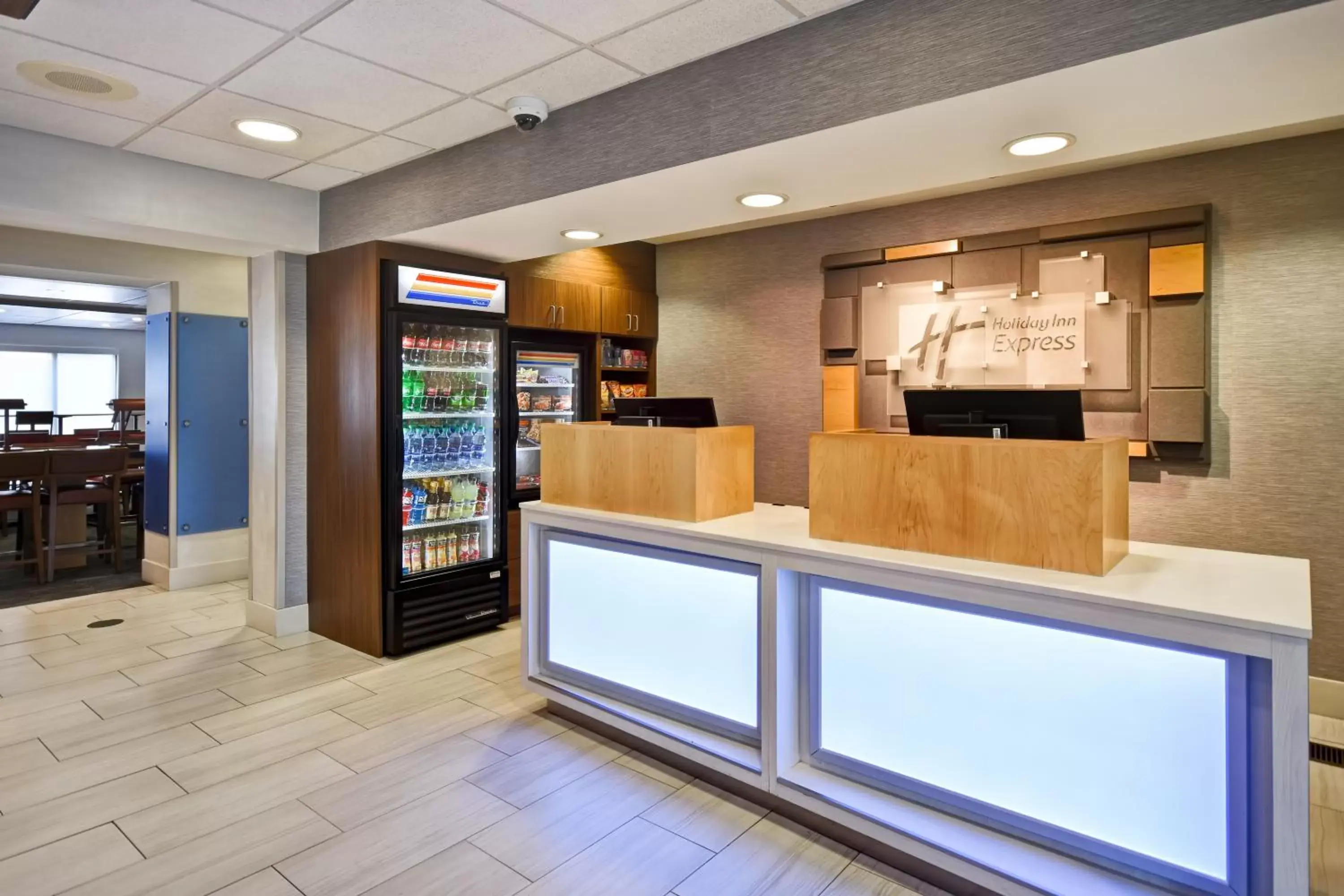 Lobby or reception, Lobby/Reception in Holiday Inn Express Newport North - Middletown, an IHG Hotel