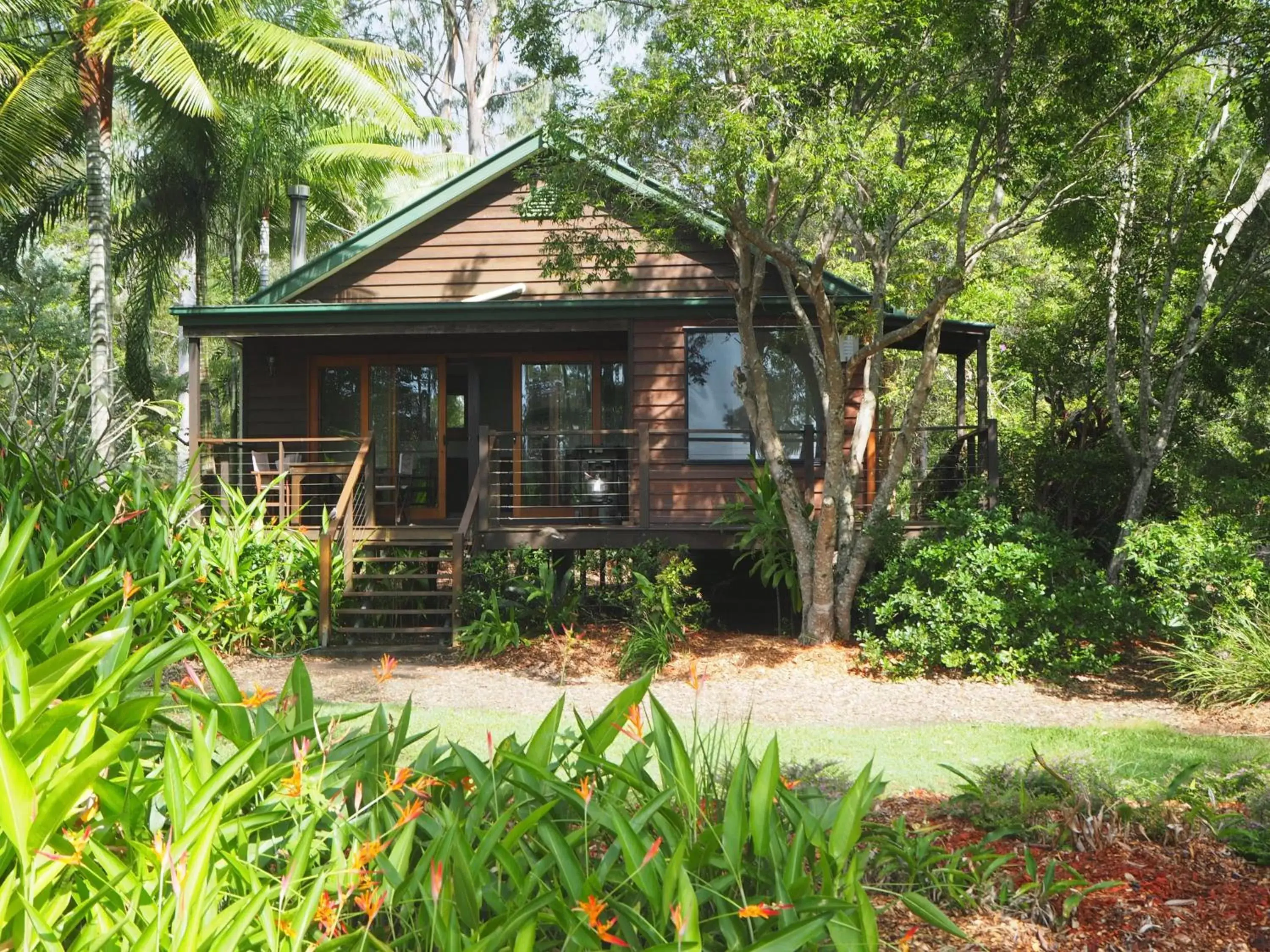 Garden, Property Building in Lake Weyba Cottages Noosa