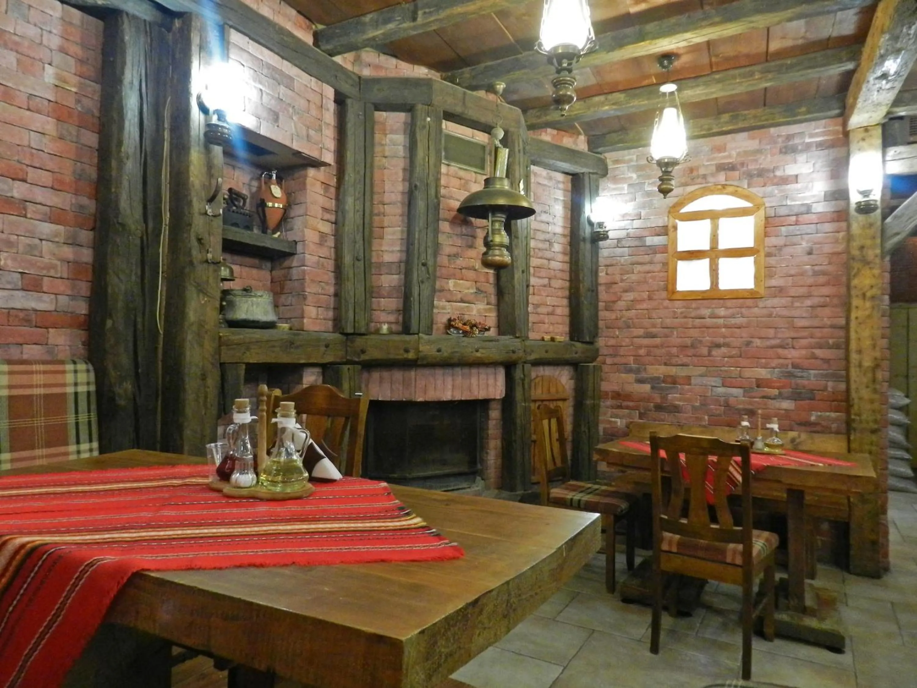 Restaurant/places to eat in California Hotel