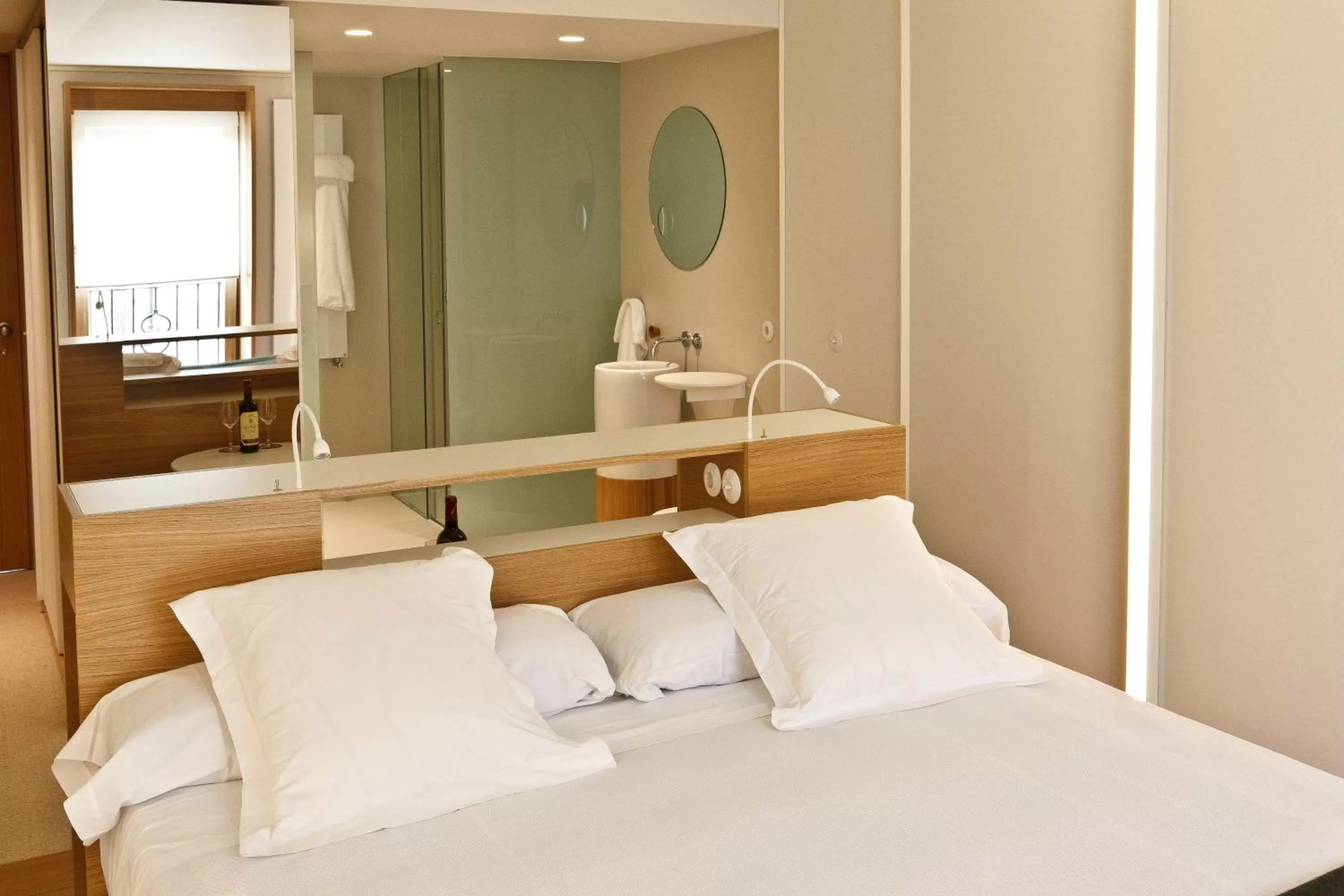 Photo of the whole room, Bed in Hotel Echaurren Relais & Châteaux