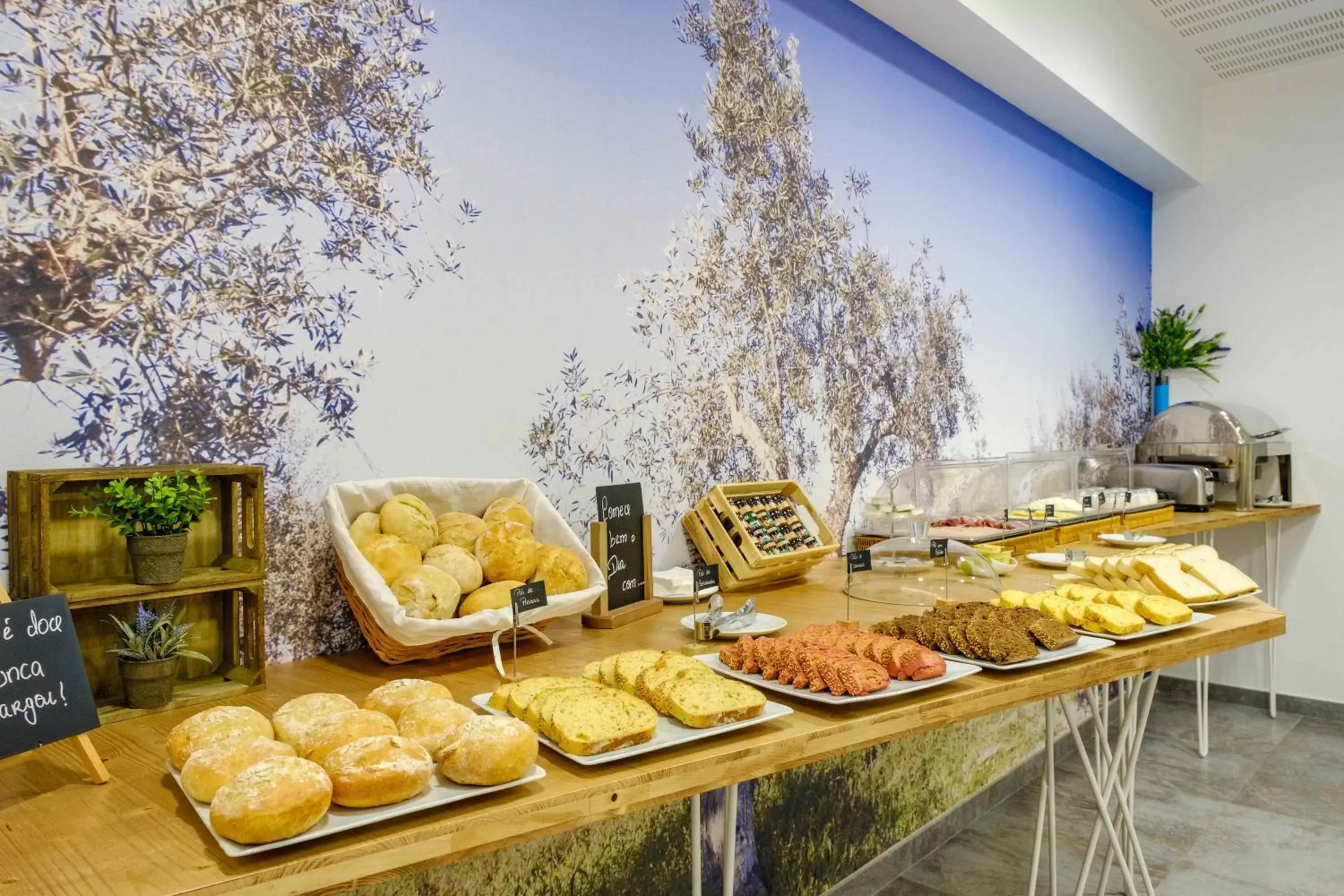 Breakfast, Food in Hotel Serra d'Aire - Boutique Hotel