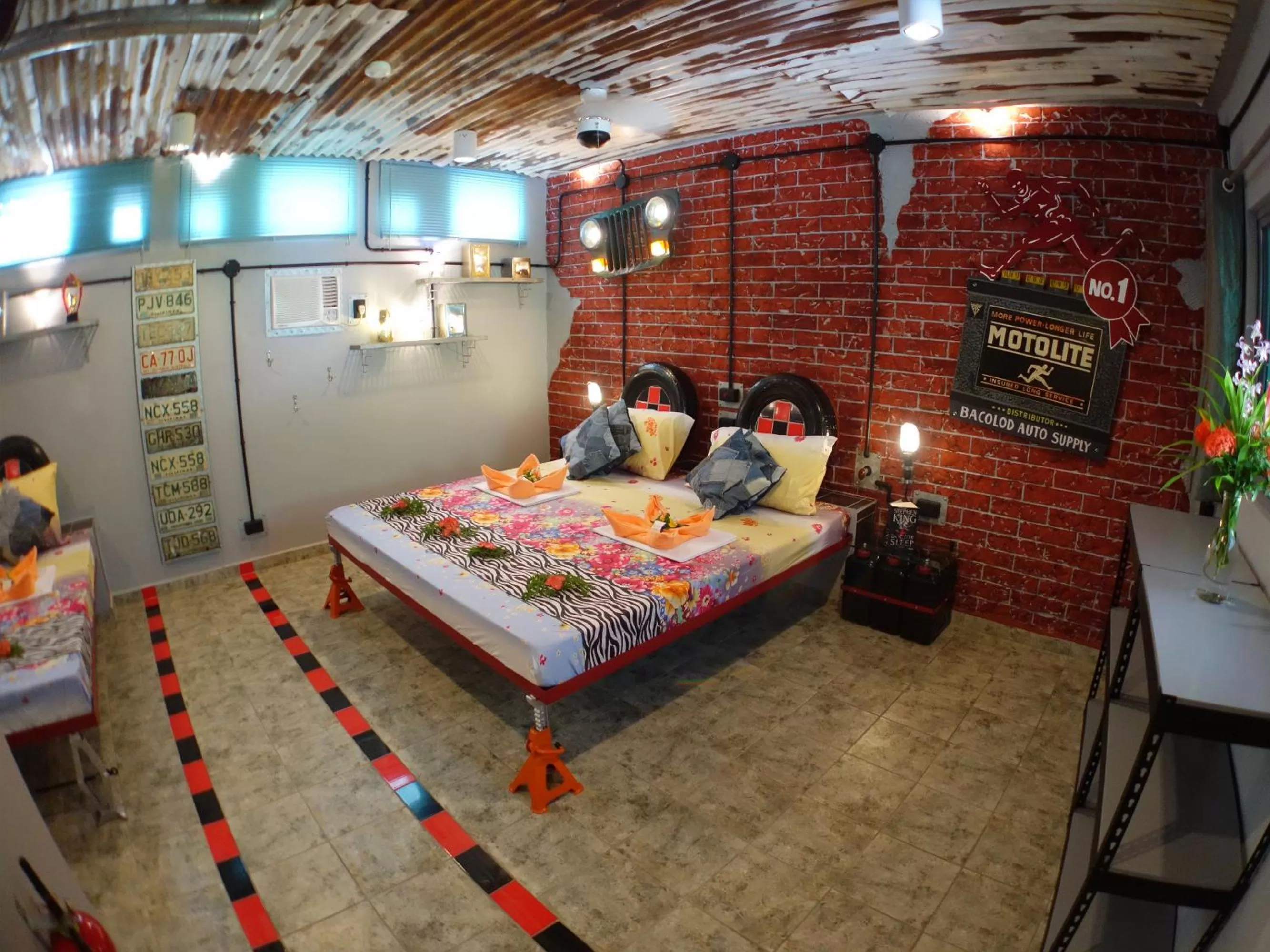 Photo of the whole room, Bed in Takatuka Beach Resort