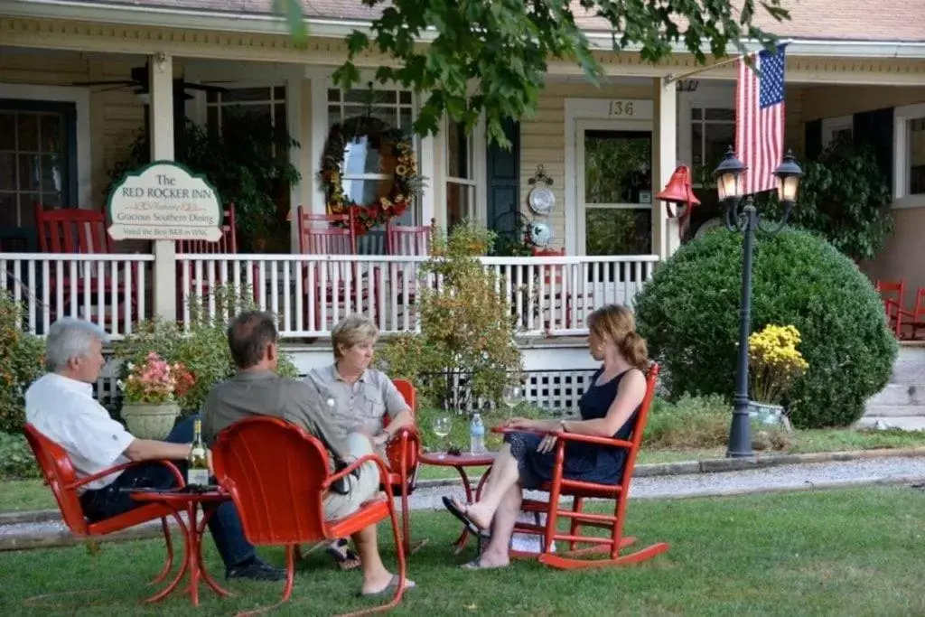 Property building in Red Rocker Inn