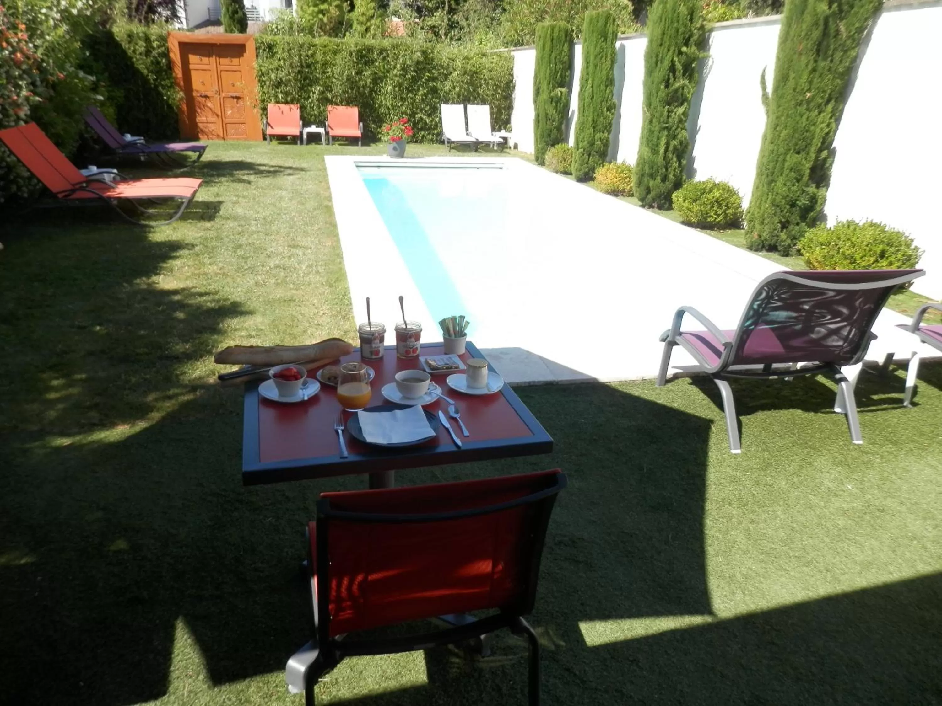 Swimming Pool in Bordeaux Cosy B&B