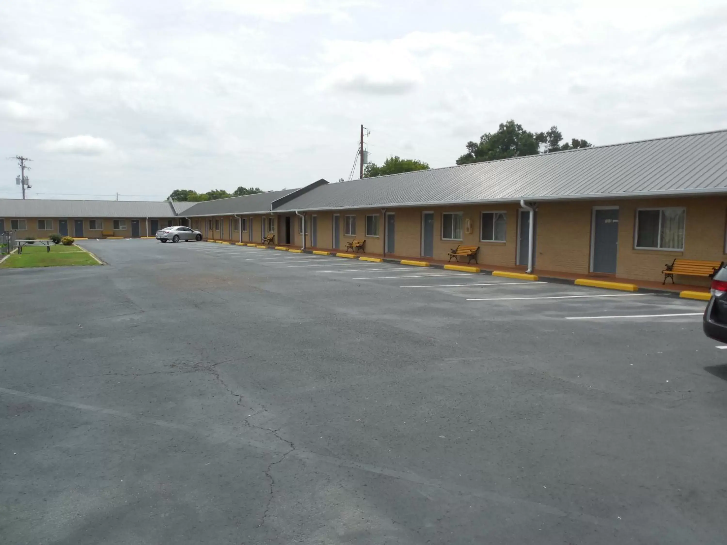 Street view, Property Building in River Heights Motel