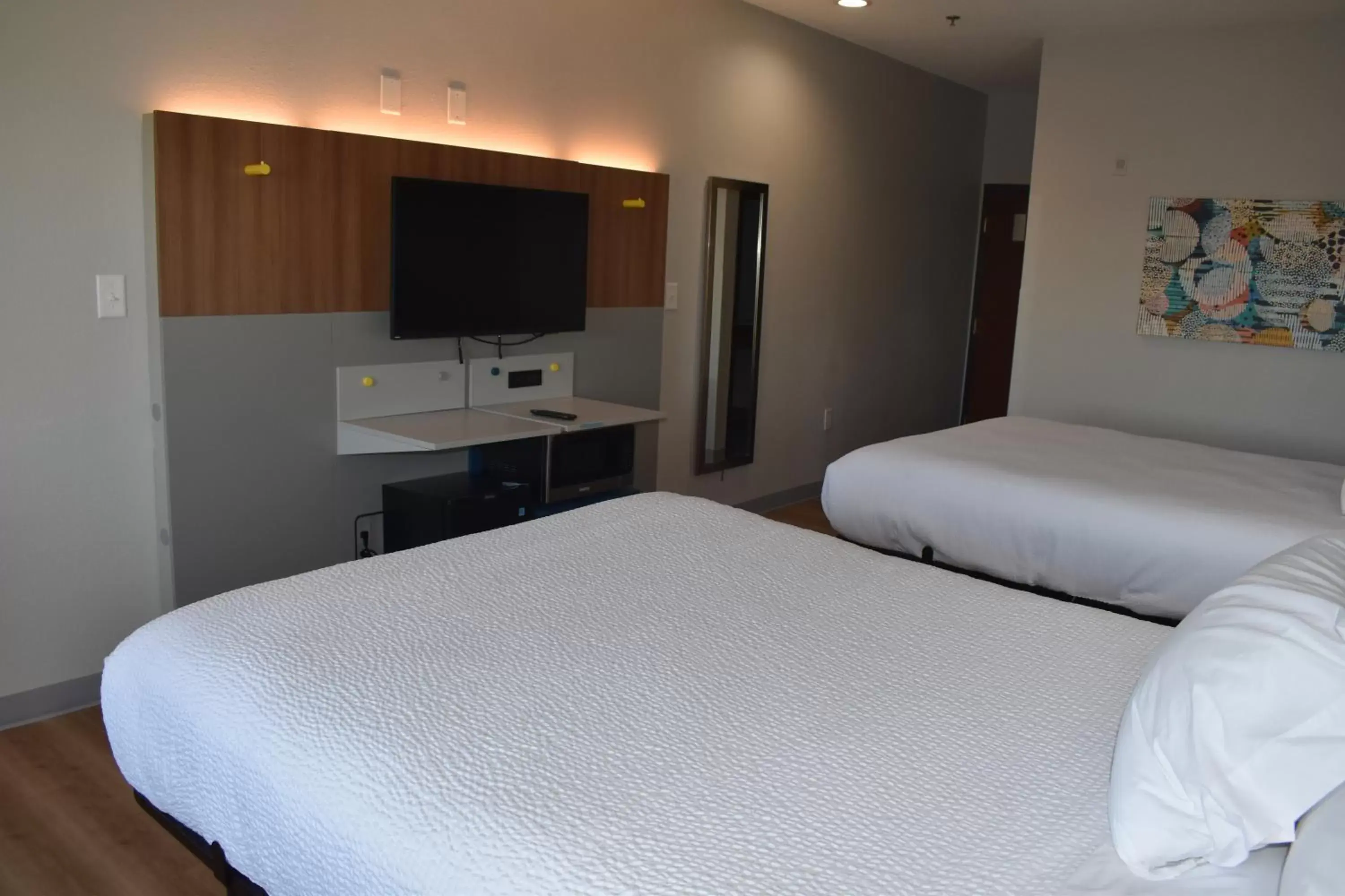 Bed in Microtel Inn & Suites by Wyndham Stockbridge/Atlanta I-75