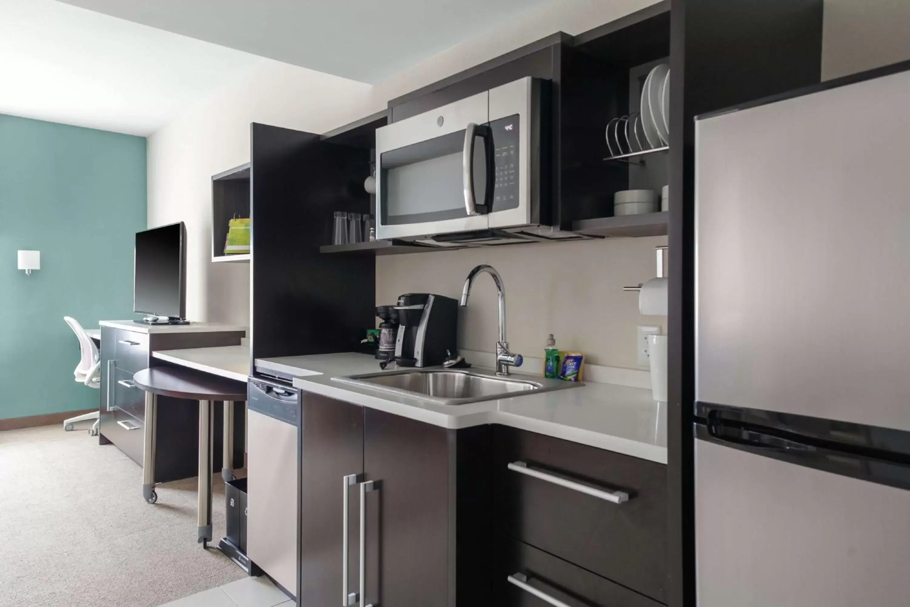 Kitchen or kitchenette, Kitchen/Kitchenette in Home2 Suites by Hilton Louisville Airport/Expo Center