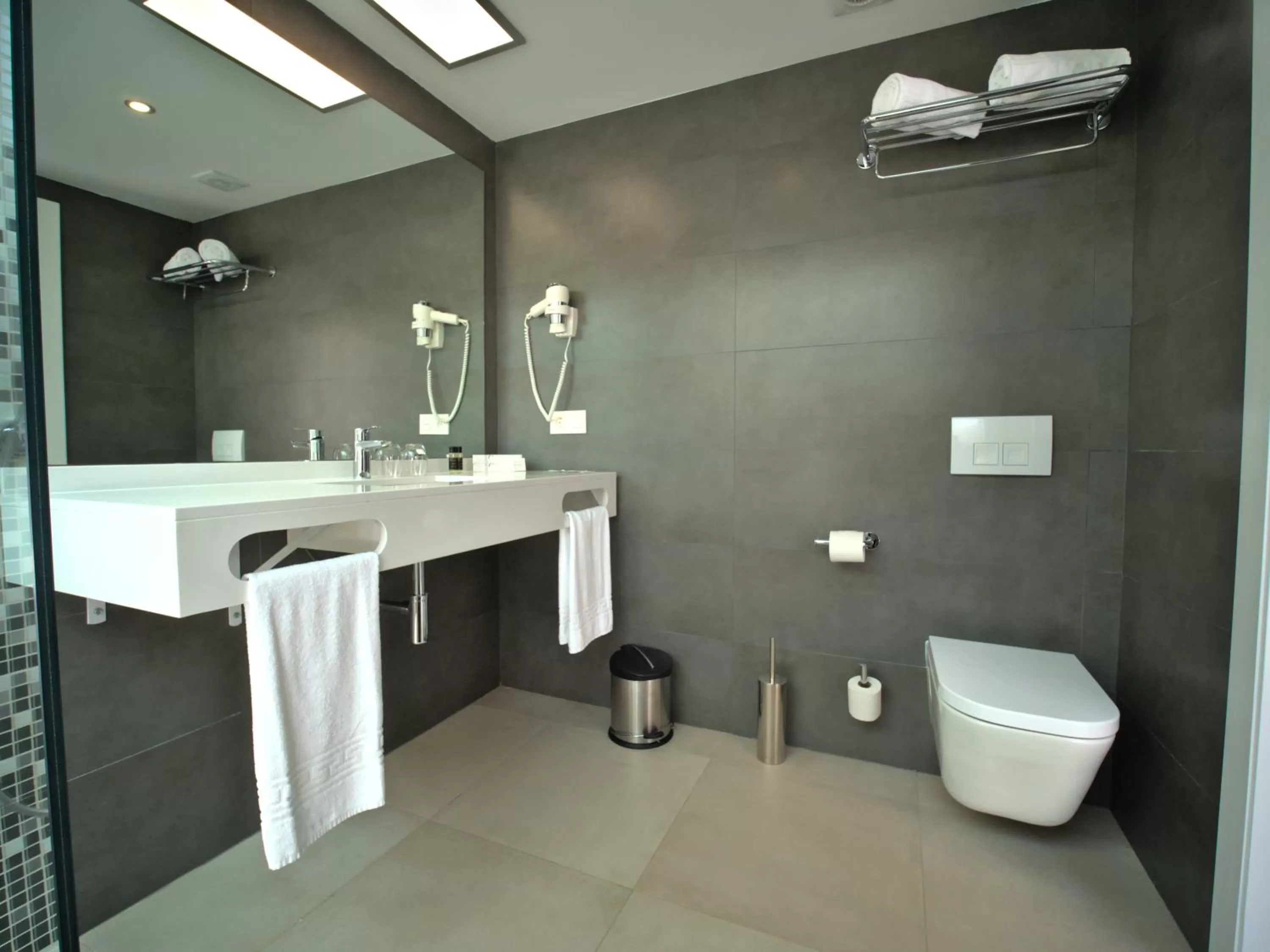 Bathroom in Hotel Taimar