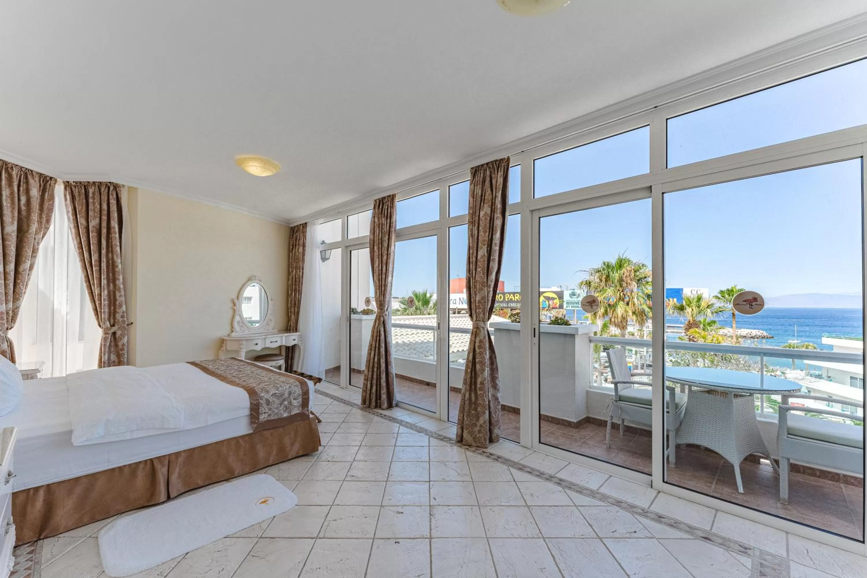 Bedroom, Bed in Flamingo Suites Boutique Hotel