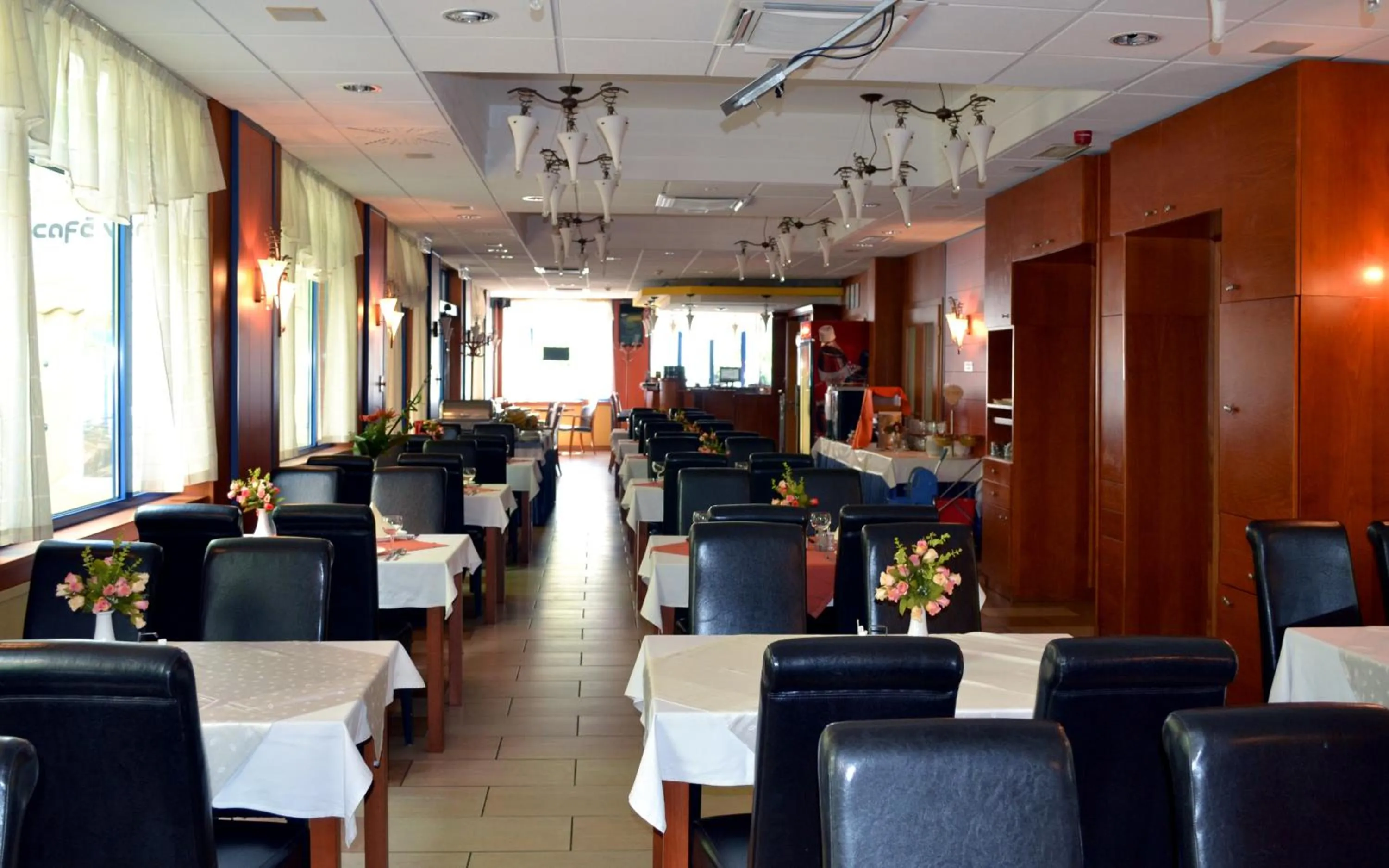 Restaurant/places to eat in Hotel Veritas