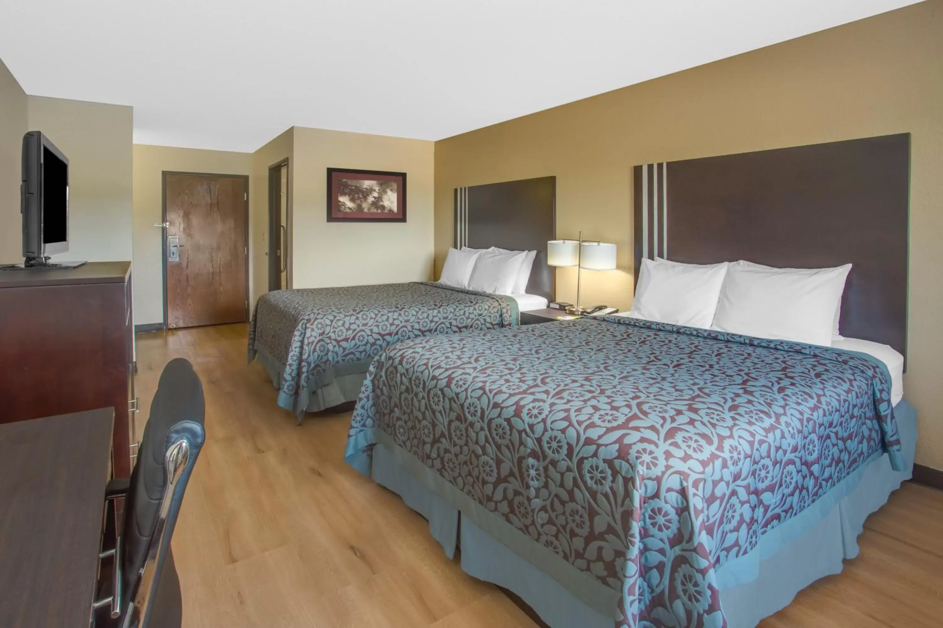 Queen Room with Two Queen Beds - Non-Smoking in Days Inn by Wyndham Le Roy/Bloomington Southeast