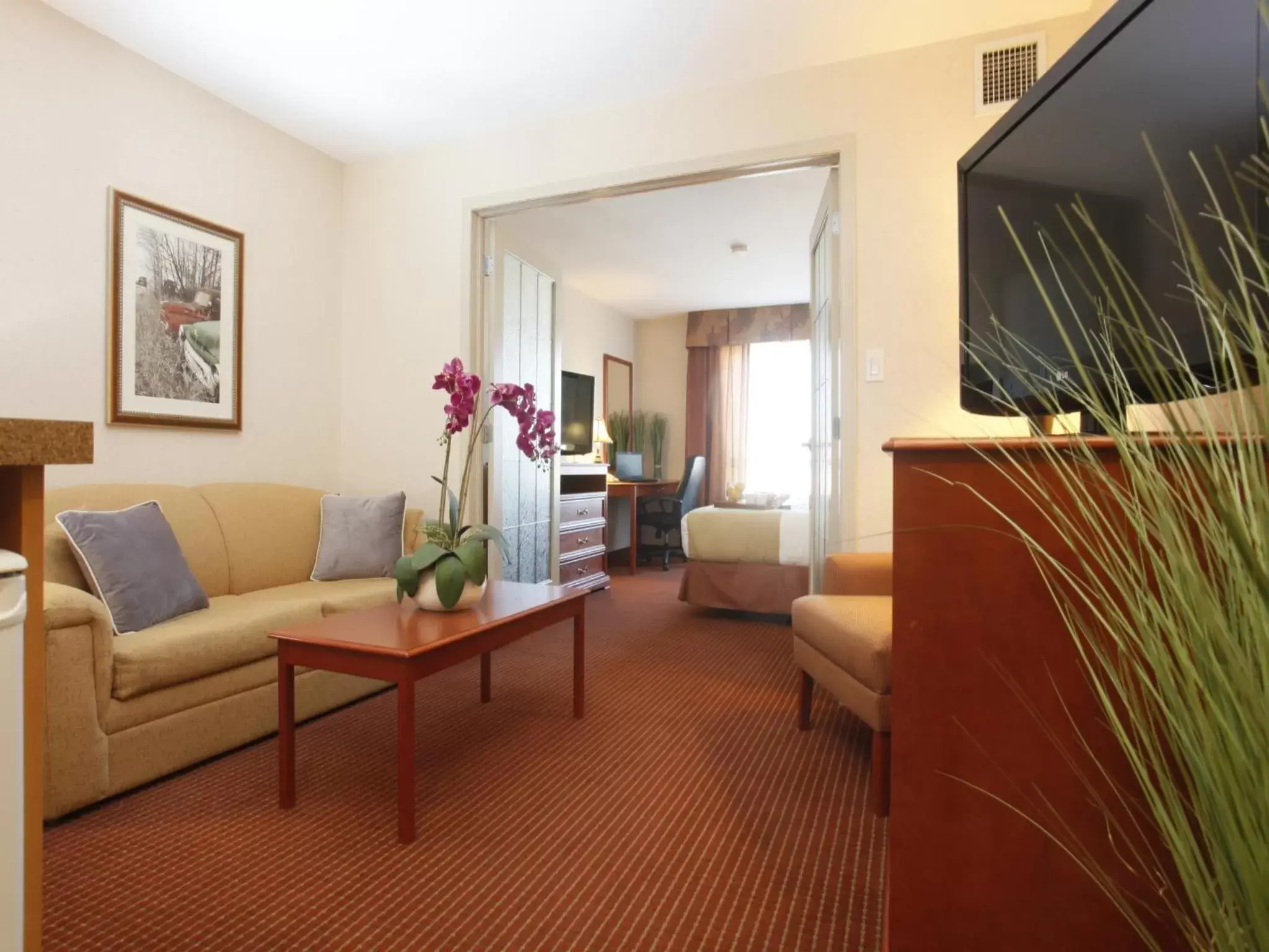 Living room, Seating Area in Stonebridge Hotel Dawson Creek