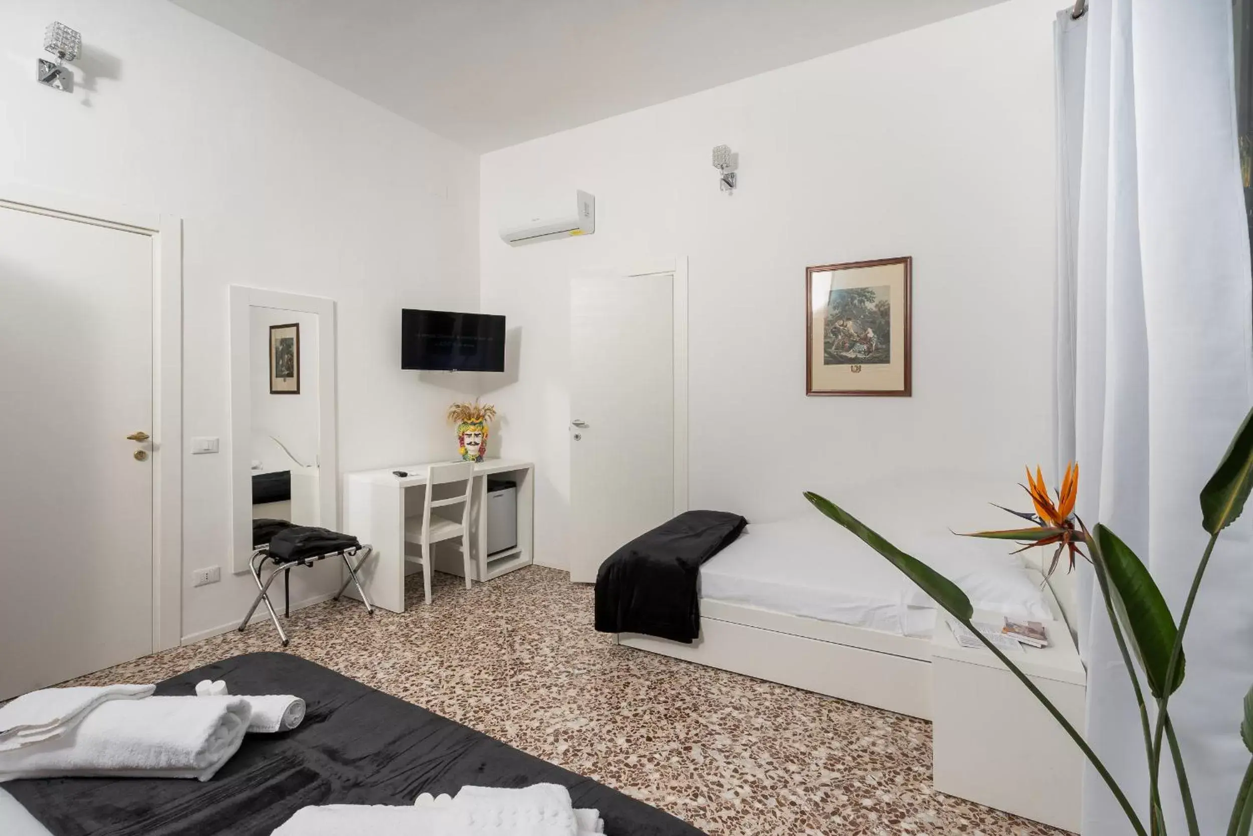 Bedroom, TV/Entertainment Center in Regina Margherita - Bed and Breakfast & Rooftop Lounge Bar