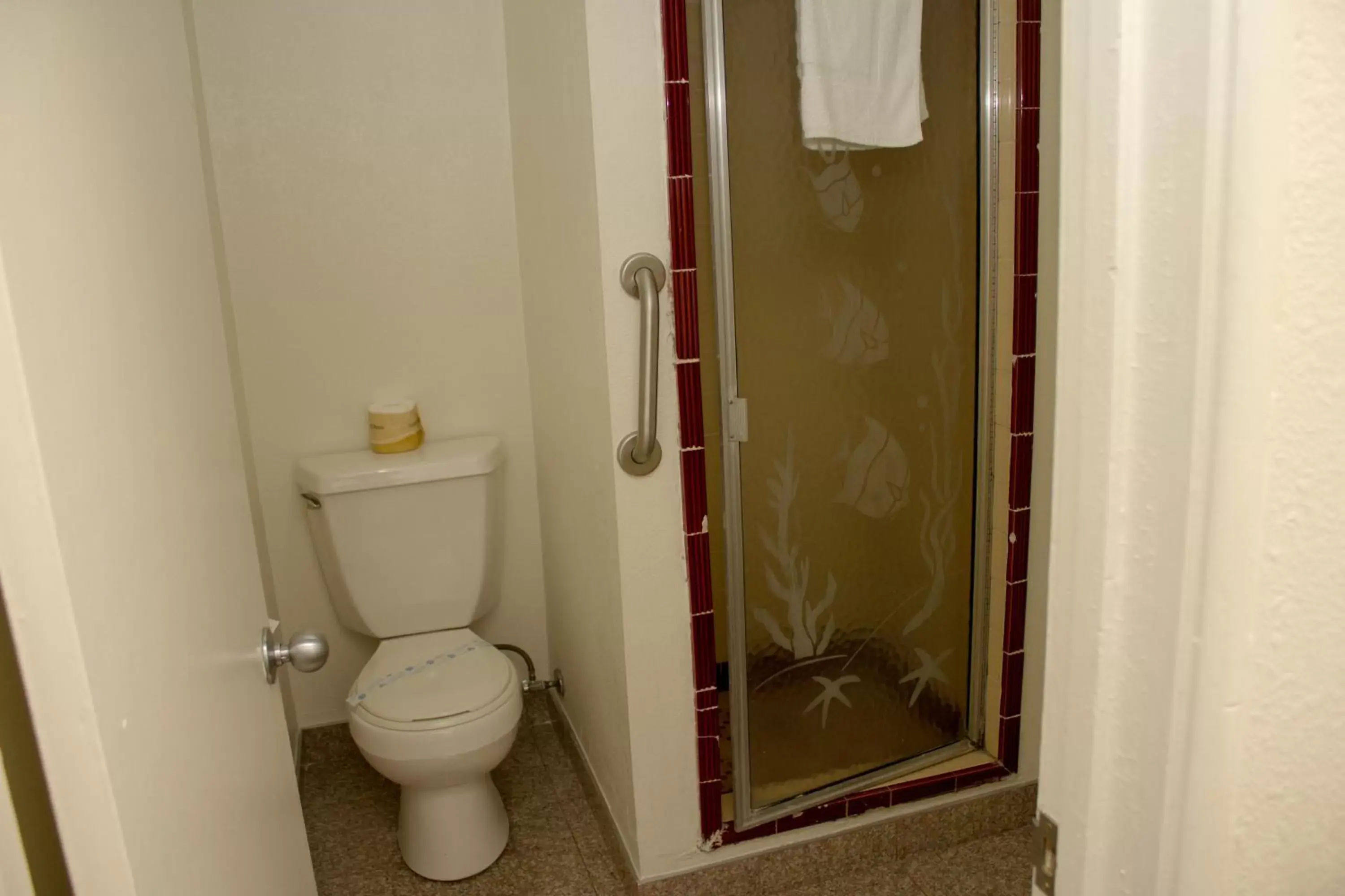 Bathroom in King's Rest Motel