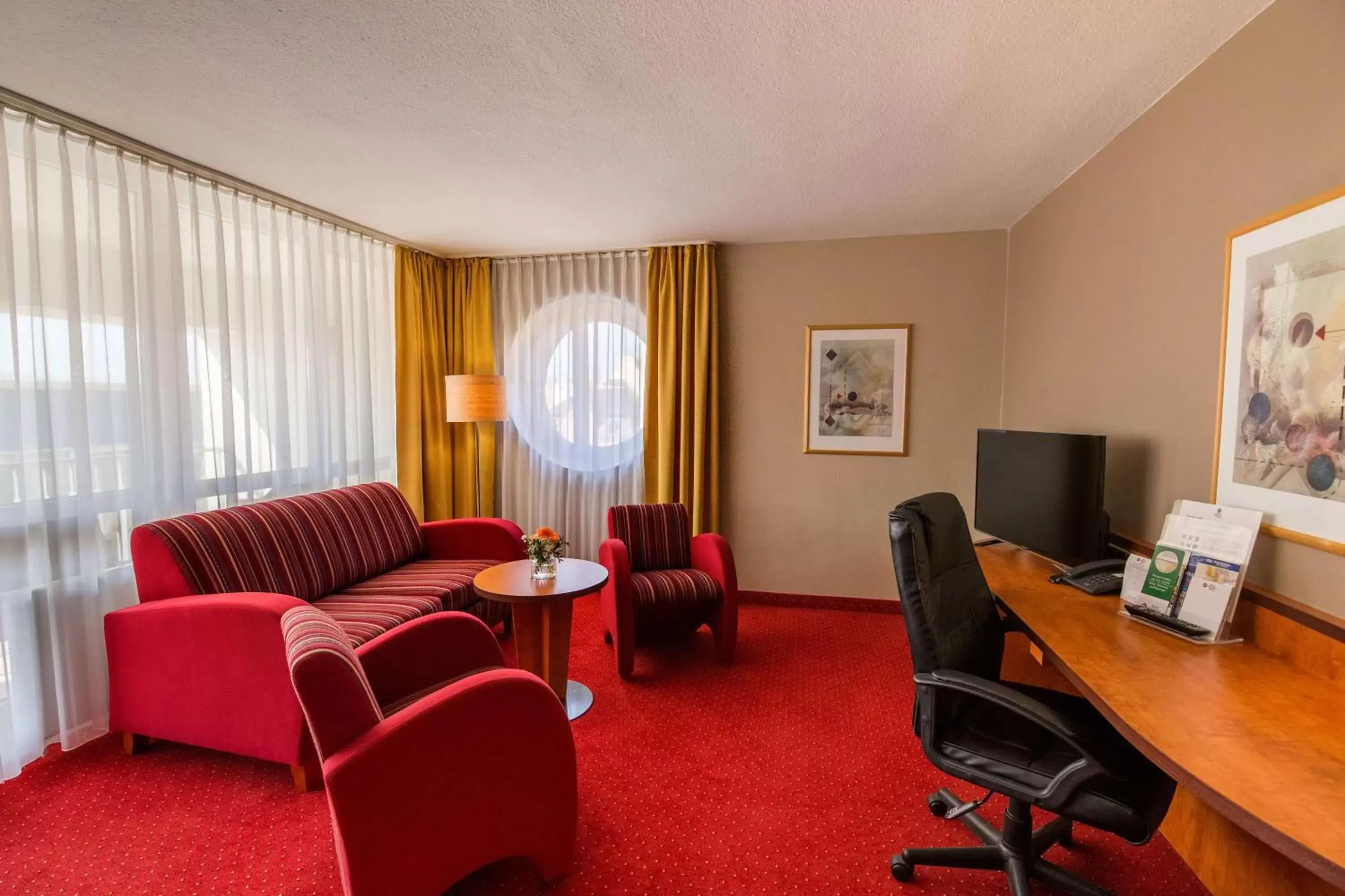 Photo of the whole room, Seating Area in Best Western Plus Hotel Bautzen