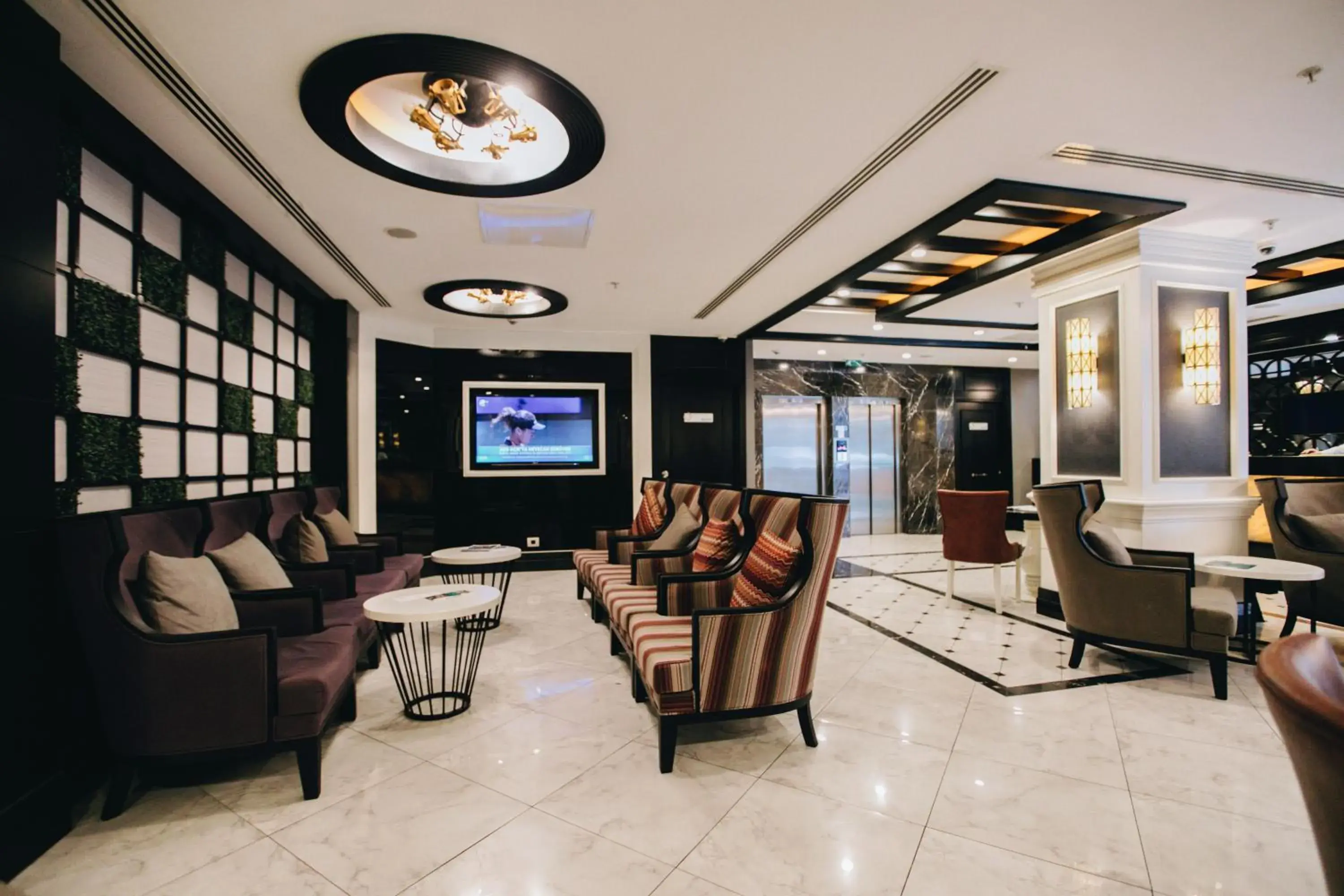 Lobby or reception in Mia Berre Hotels